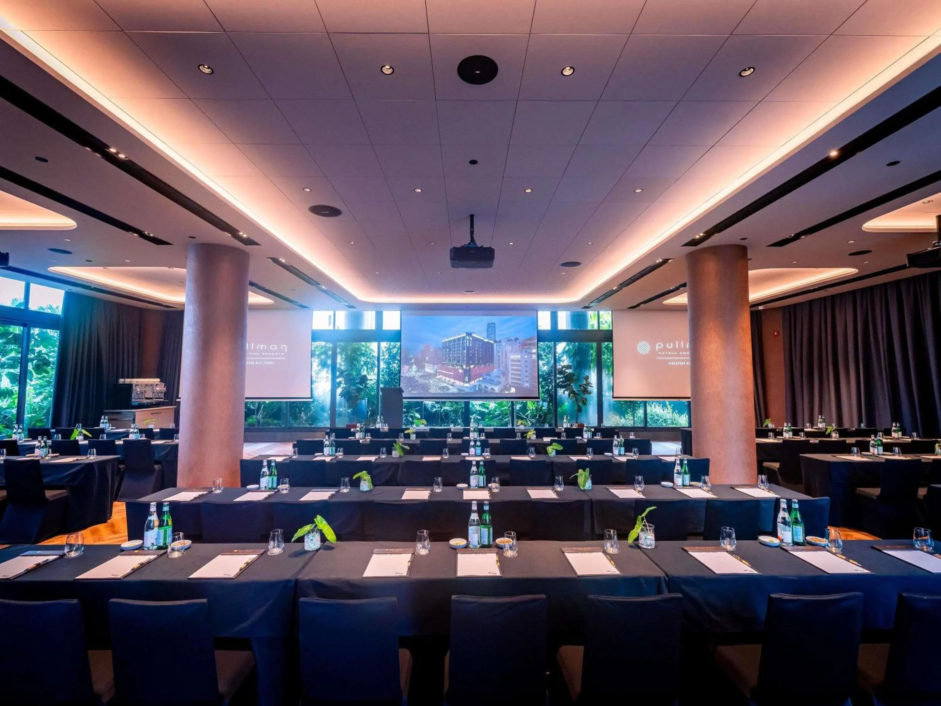 Meeting/conference room in Pullman Singapore Hill Street