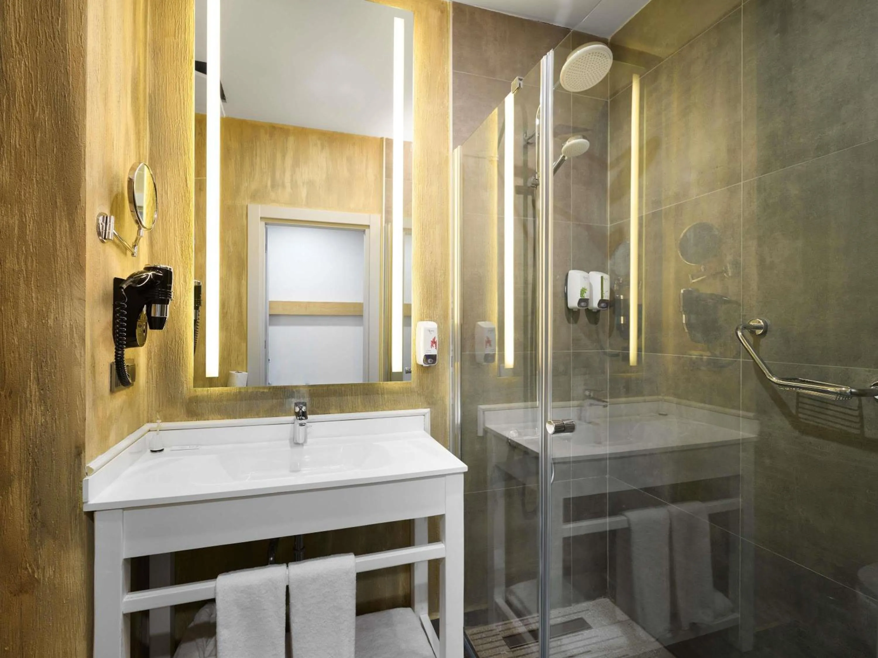 Bedroom in Ibis Istanbul Airport