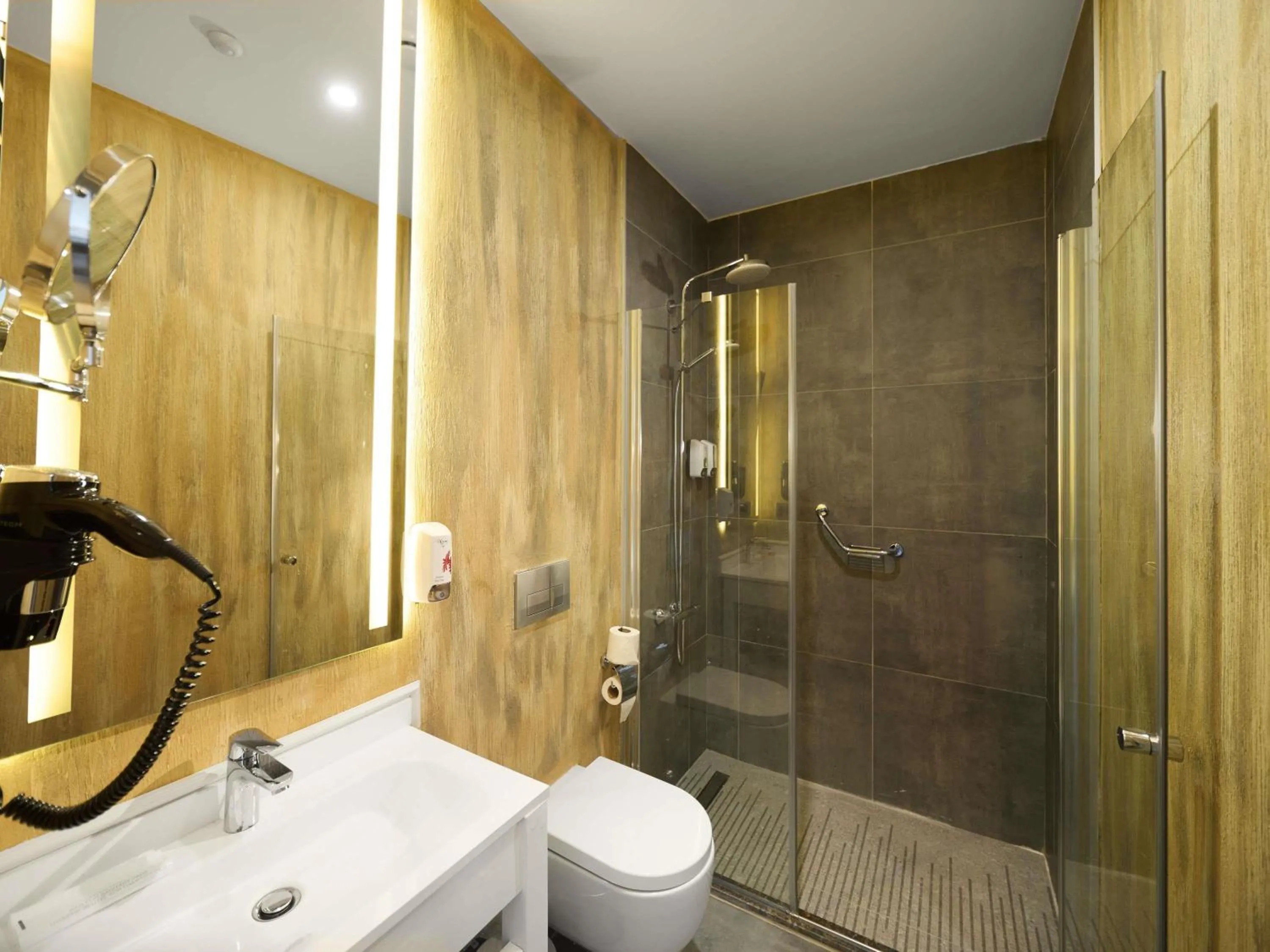 Bedroom in Ibis Istanbul Airport