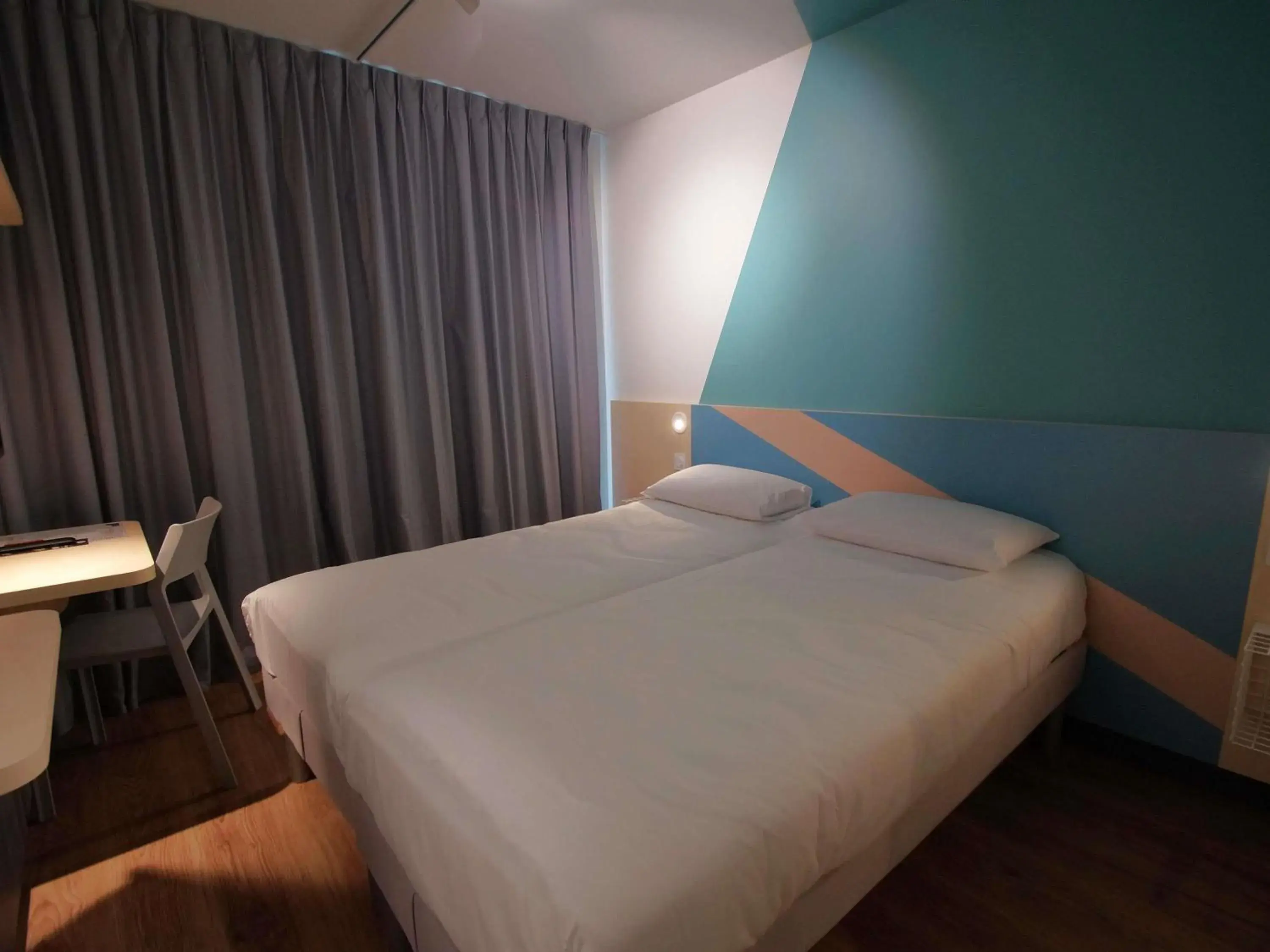 Bedroom, Bed in ibis budget Loudéac Vélodrome Bedroom, Bed in ibis budget Loudéac Vélodrome