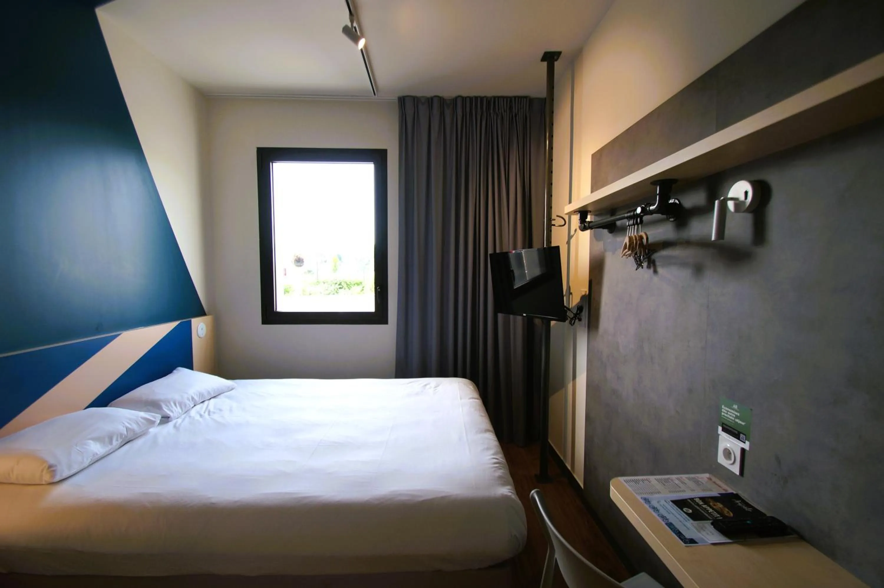 Bed in ibis budget Loudéac Vélodrome