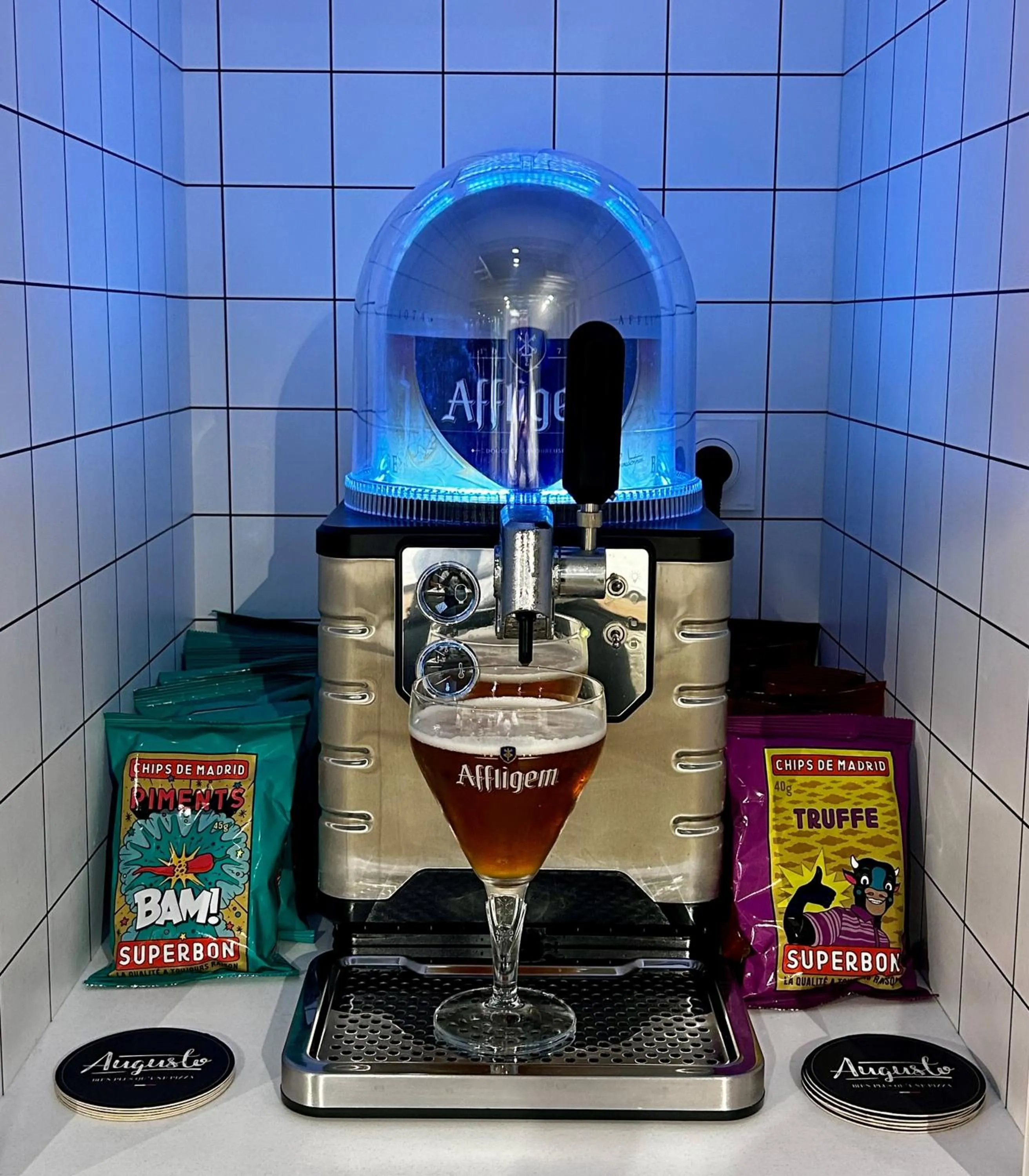 Lounge or bar in ibis budget Loudéac Vélodrome