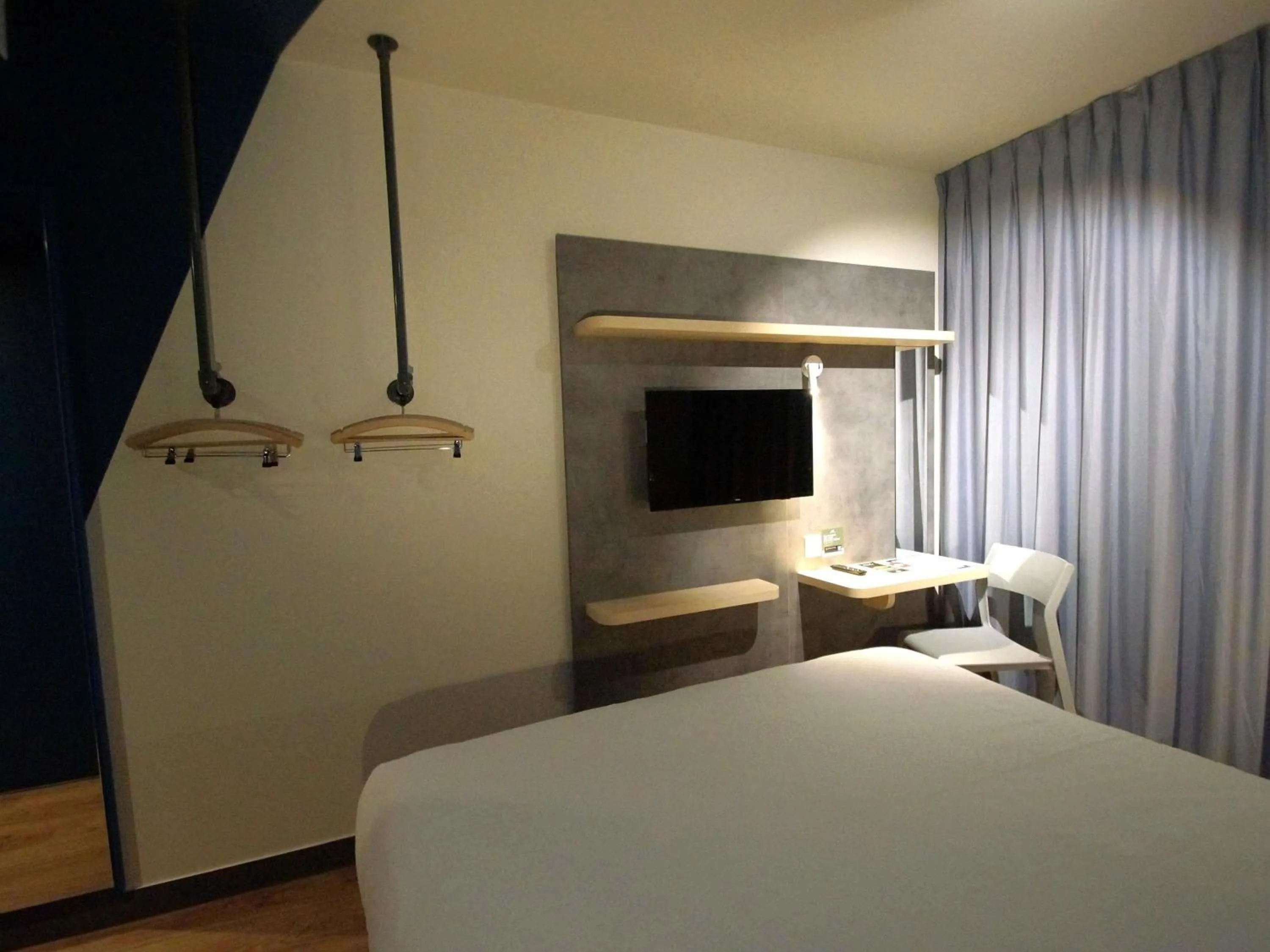 Bedroom, Bed in ibis budget Loudéac Vélodrome