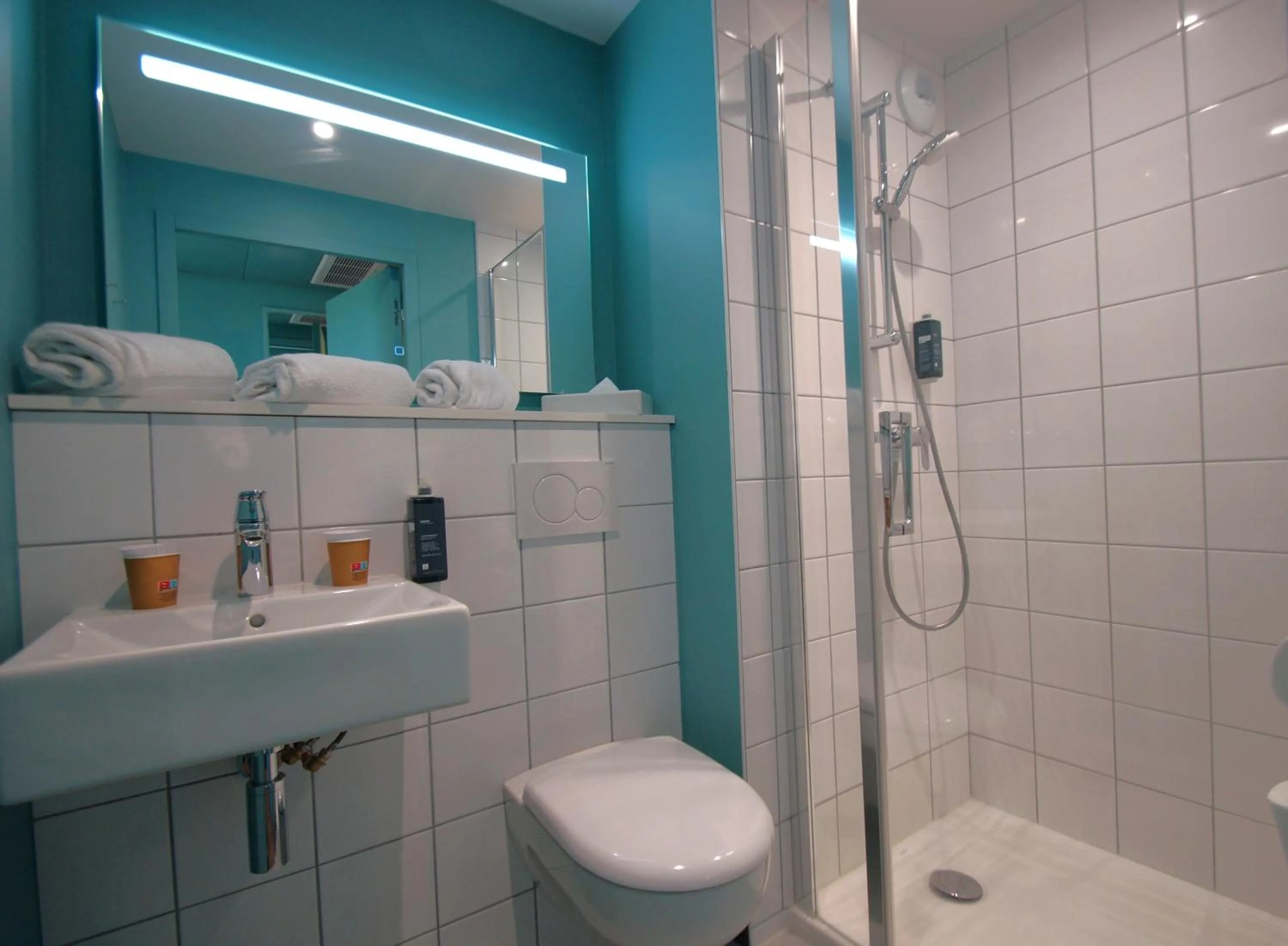 Shower in ibis budget Loudéac Vélodrome