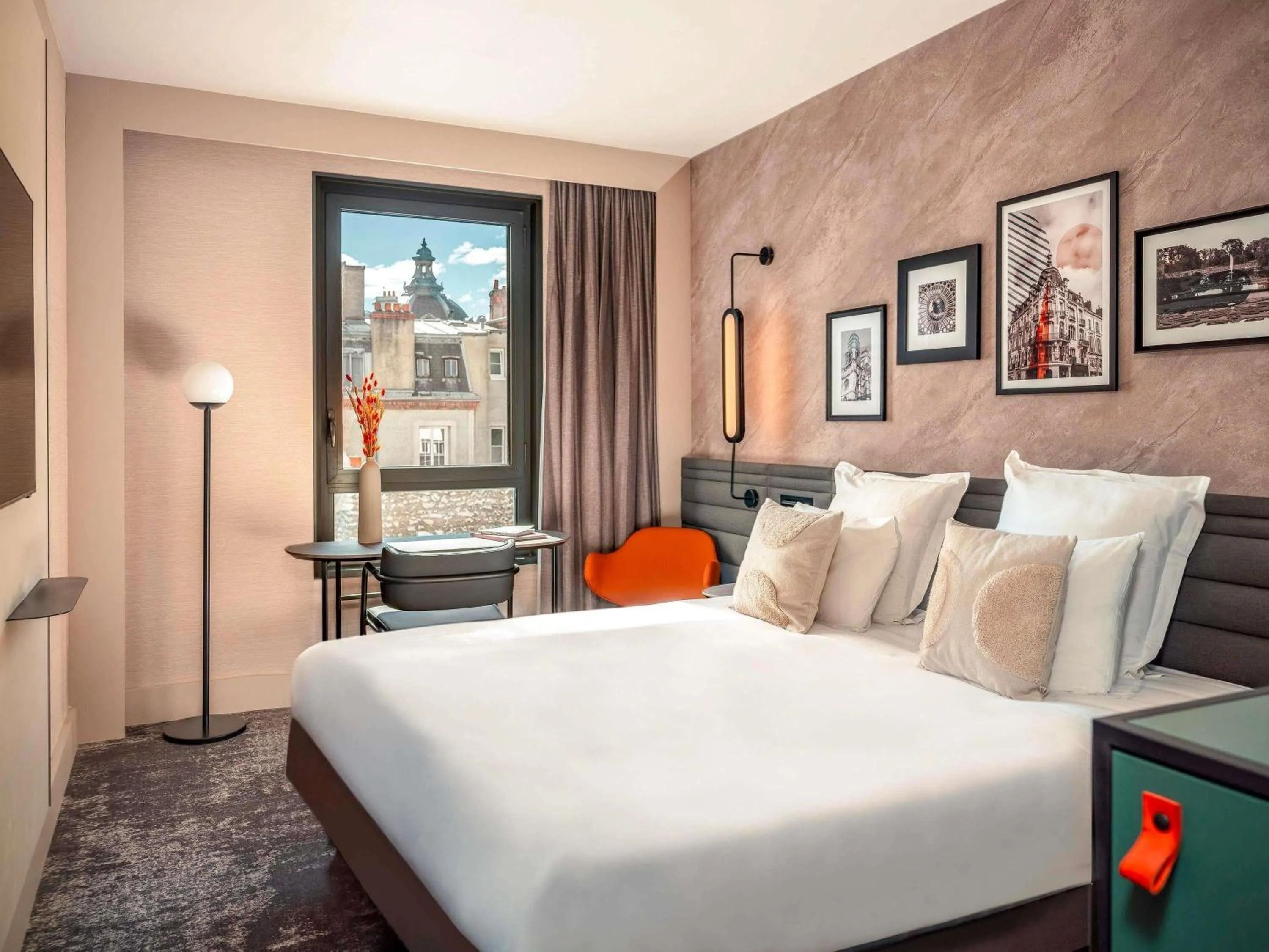 Bedroom, Bed in Novotel Orléans Centre Gare