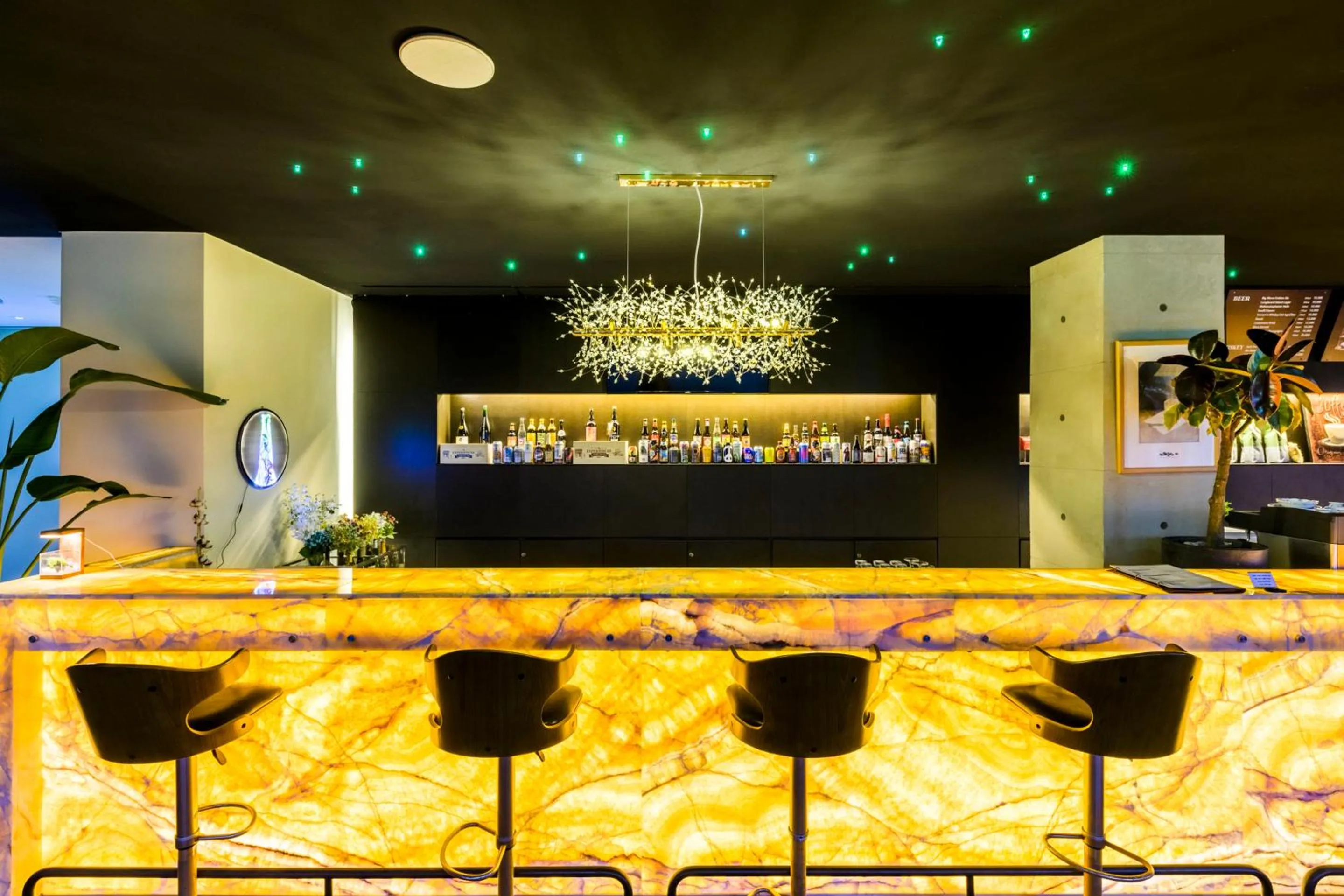 Lounge or bar in Bayhill Pool & Villa