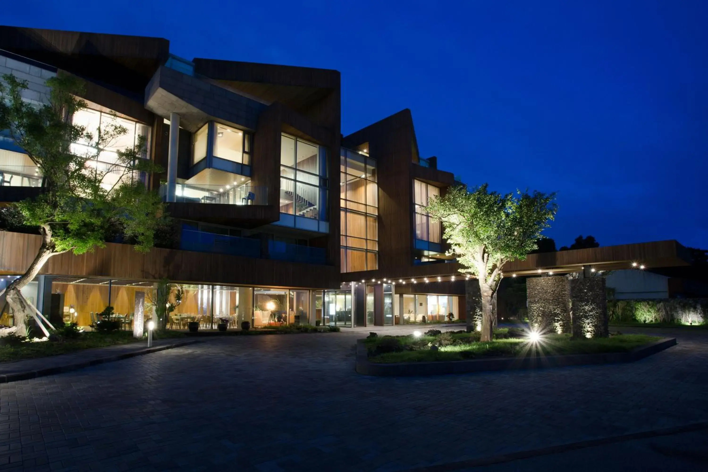 Property building in Bayhill Pool & Villa Property building in Bayhill Pool & Villa