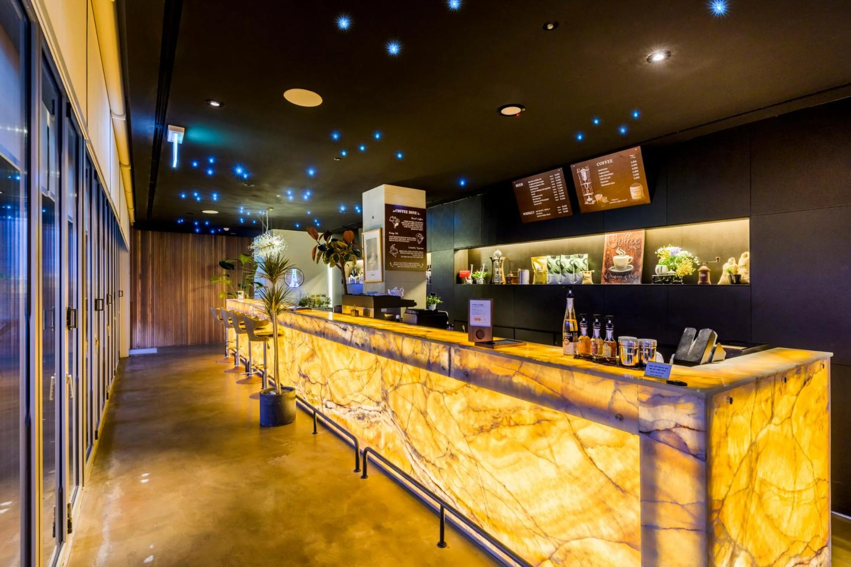 Lounge or bar in Bayhill Pool & Villa