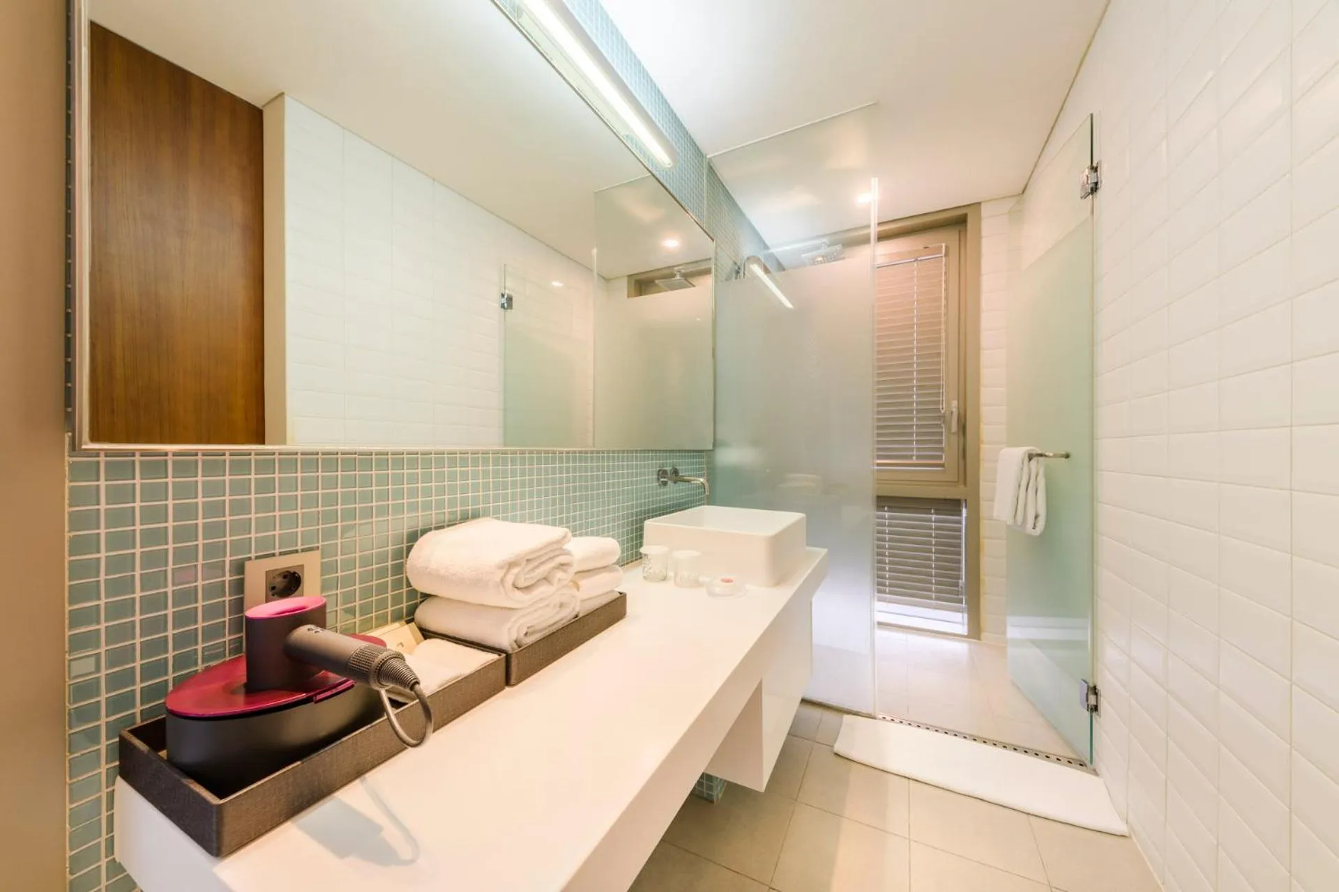 Shower in Bayhill Pool & Villa