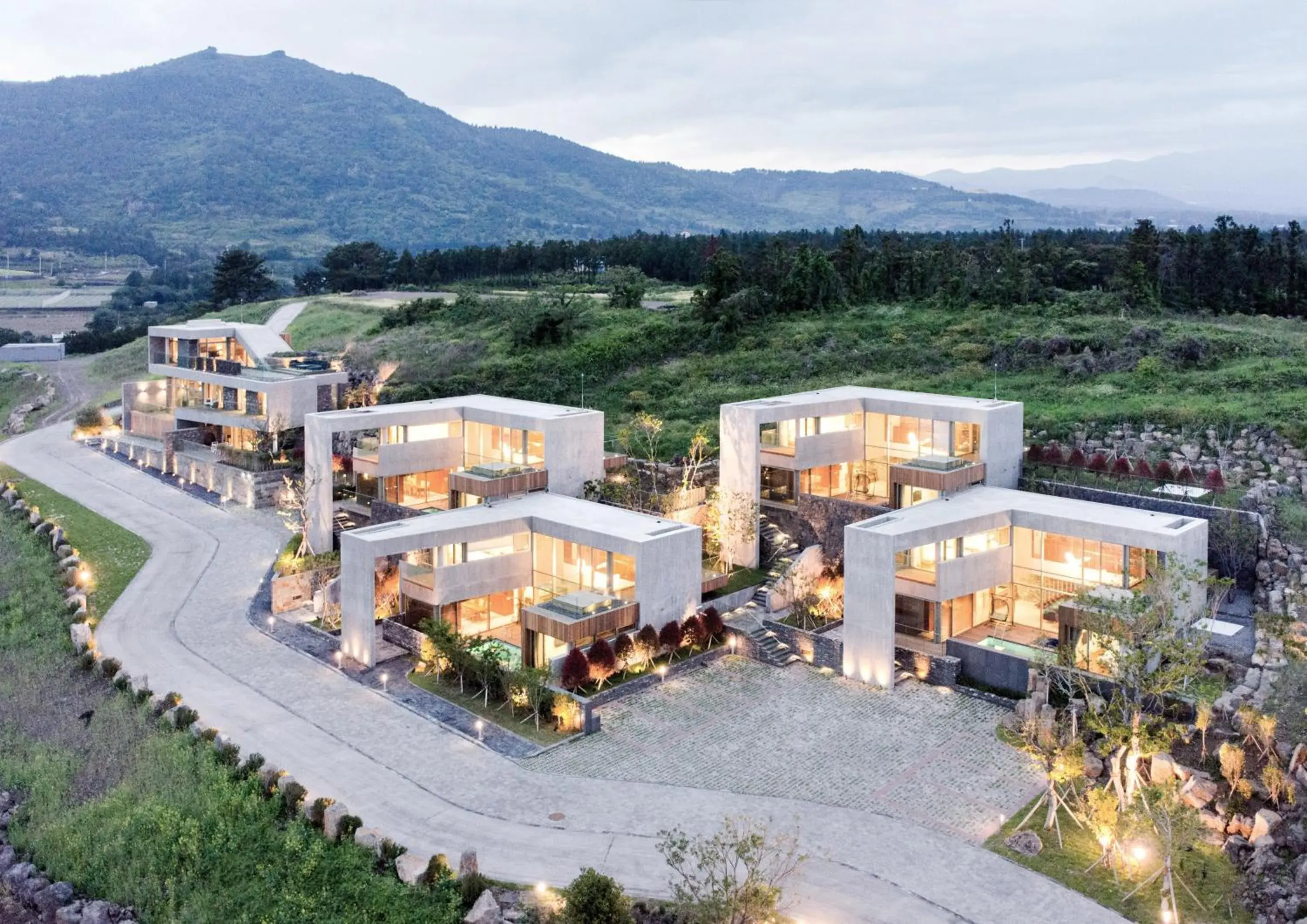 Property building in Bayhill Pool & Villa Property building in Bayhill Pool & Villa