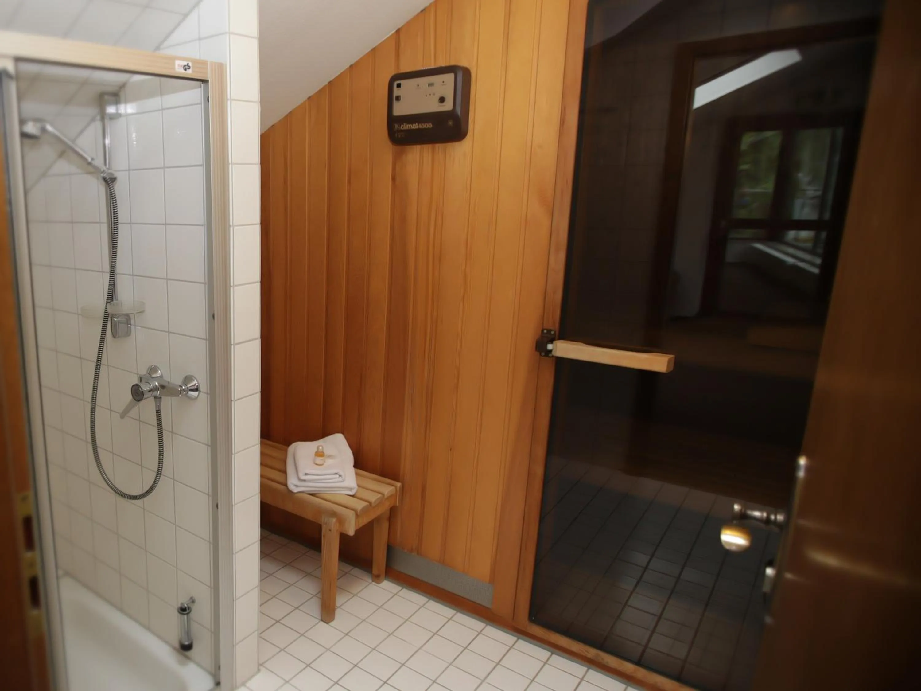 Fitness centre/facilities, Bathroom in Zur Eiche