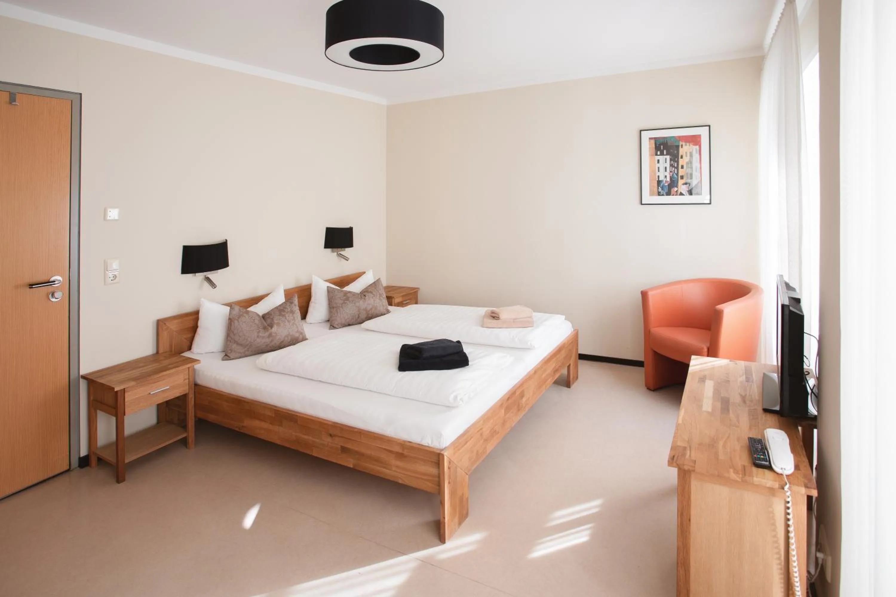 Photo of the whole room, Bed in Hofgärtnerhaus