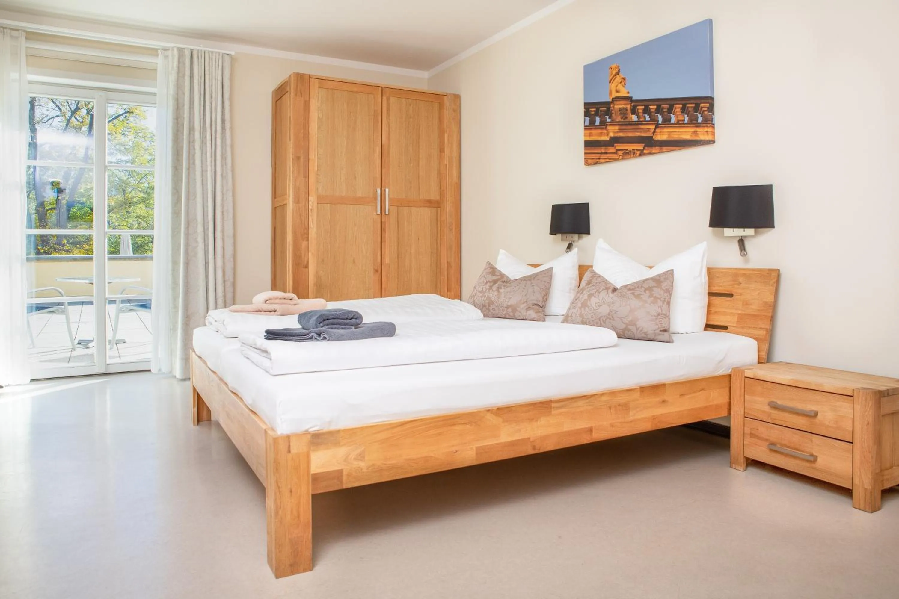 Photo of the whole room, Bed in Hofgärtnerhaus