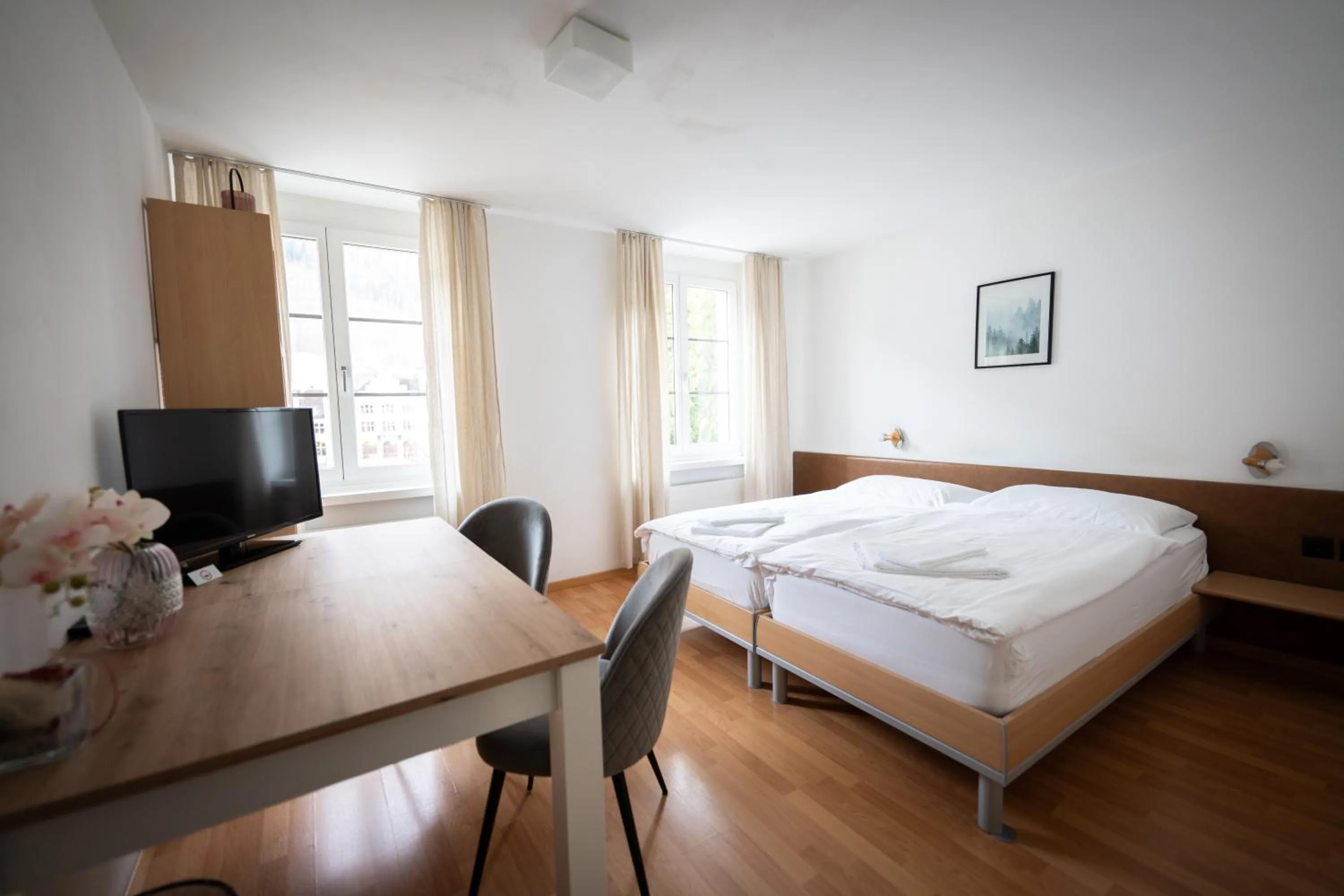 Bedroom, Bed in Hotel Stadthof Glarus