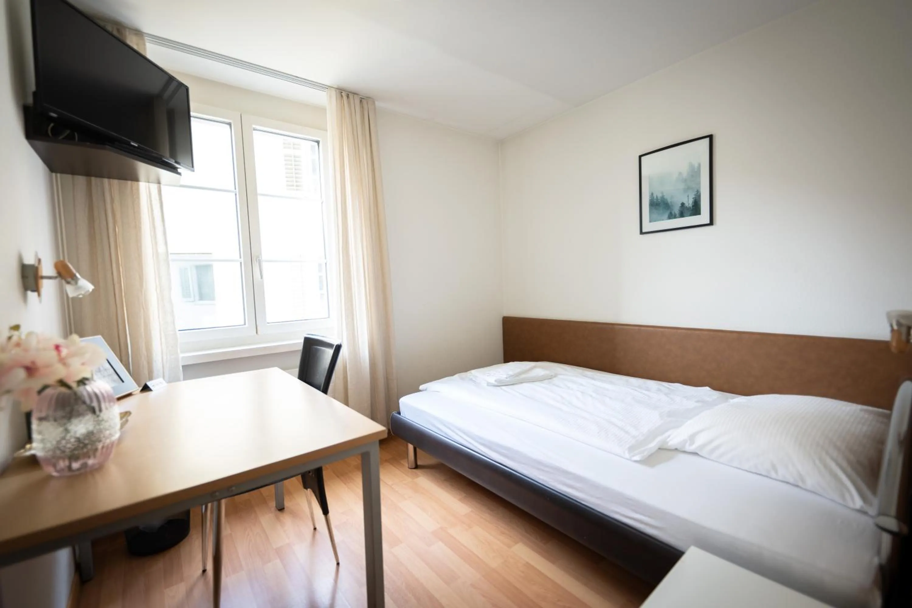 Bedroom, Bed in Hotel Stadthof Glarus