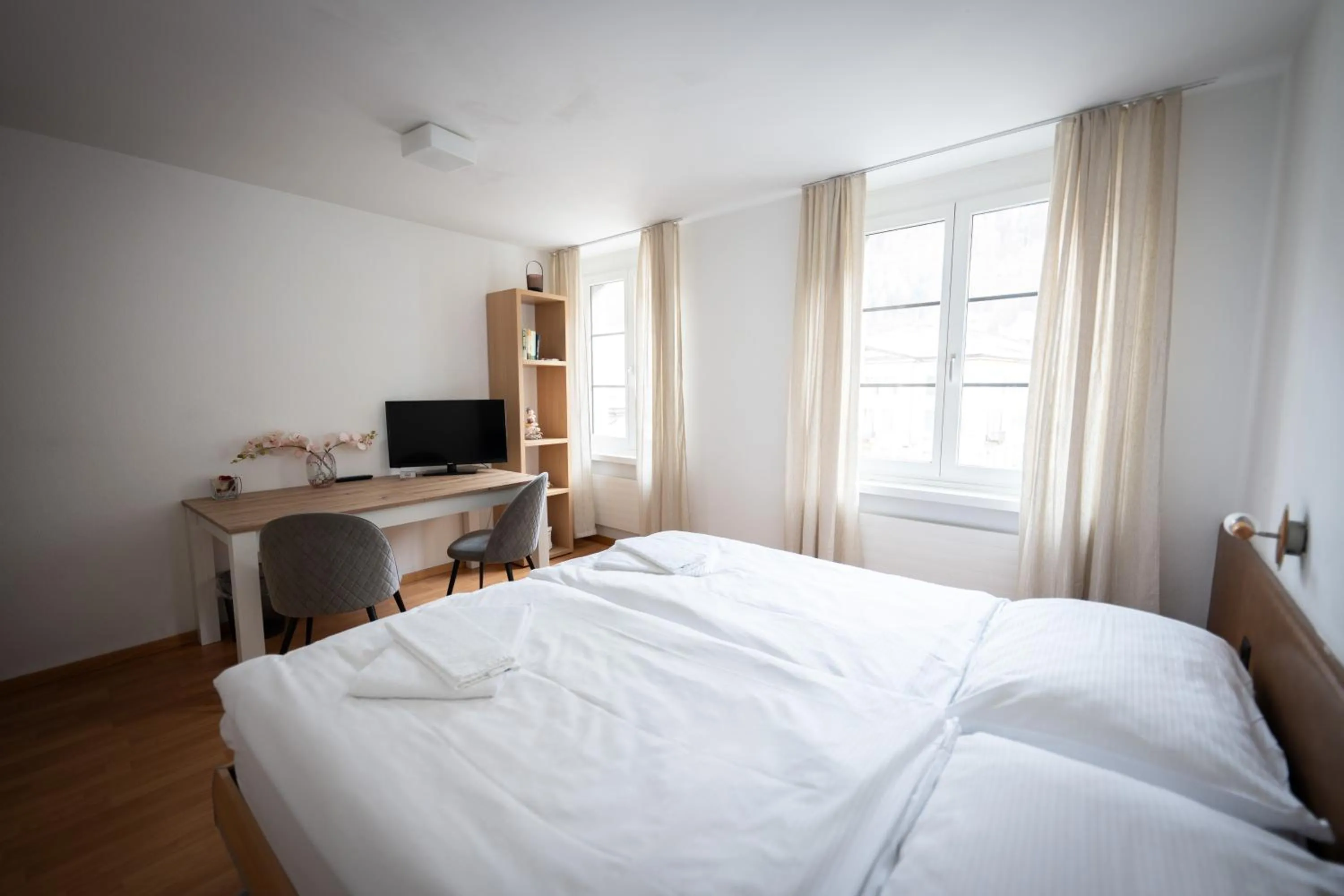Bedroom, Bed in Hotel Stadthof Glarus