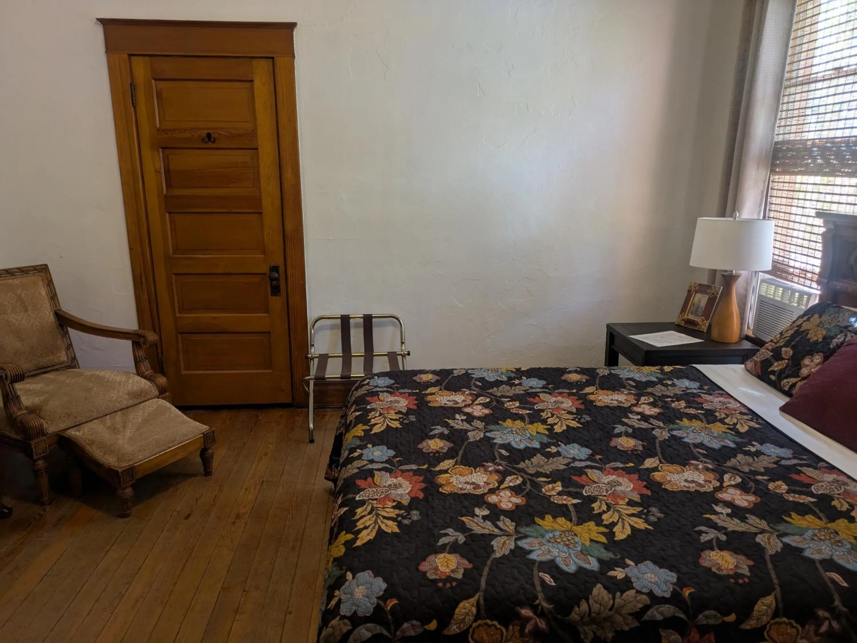 Bed in The Oliver House - Adults Only