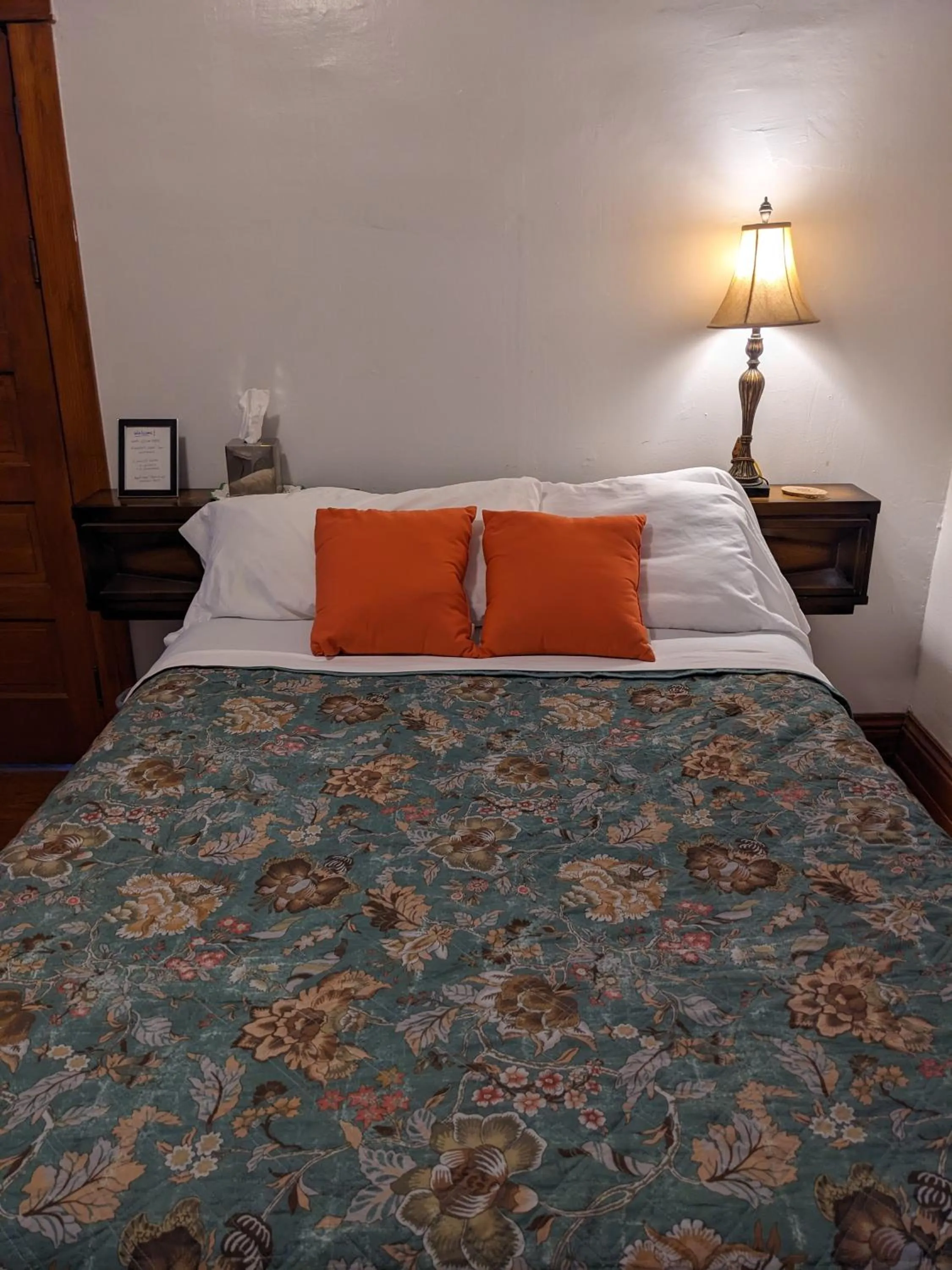 Bed in The Oliver House - Adults Only