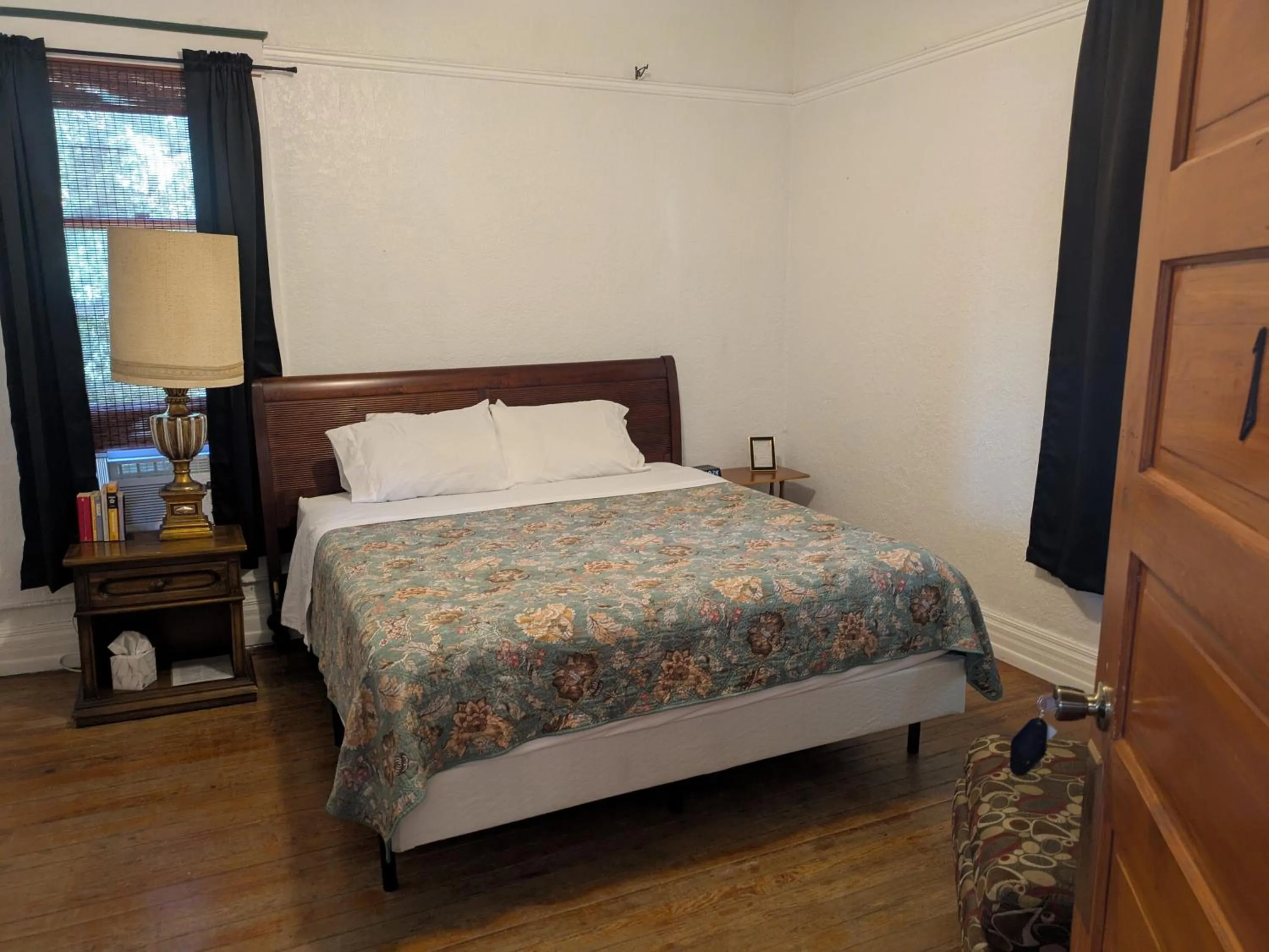 Bed in The Oliver House - Adults Only