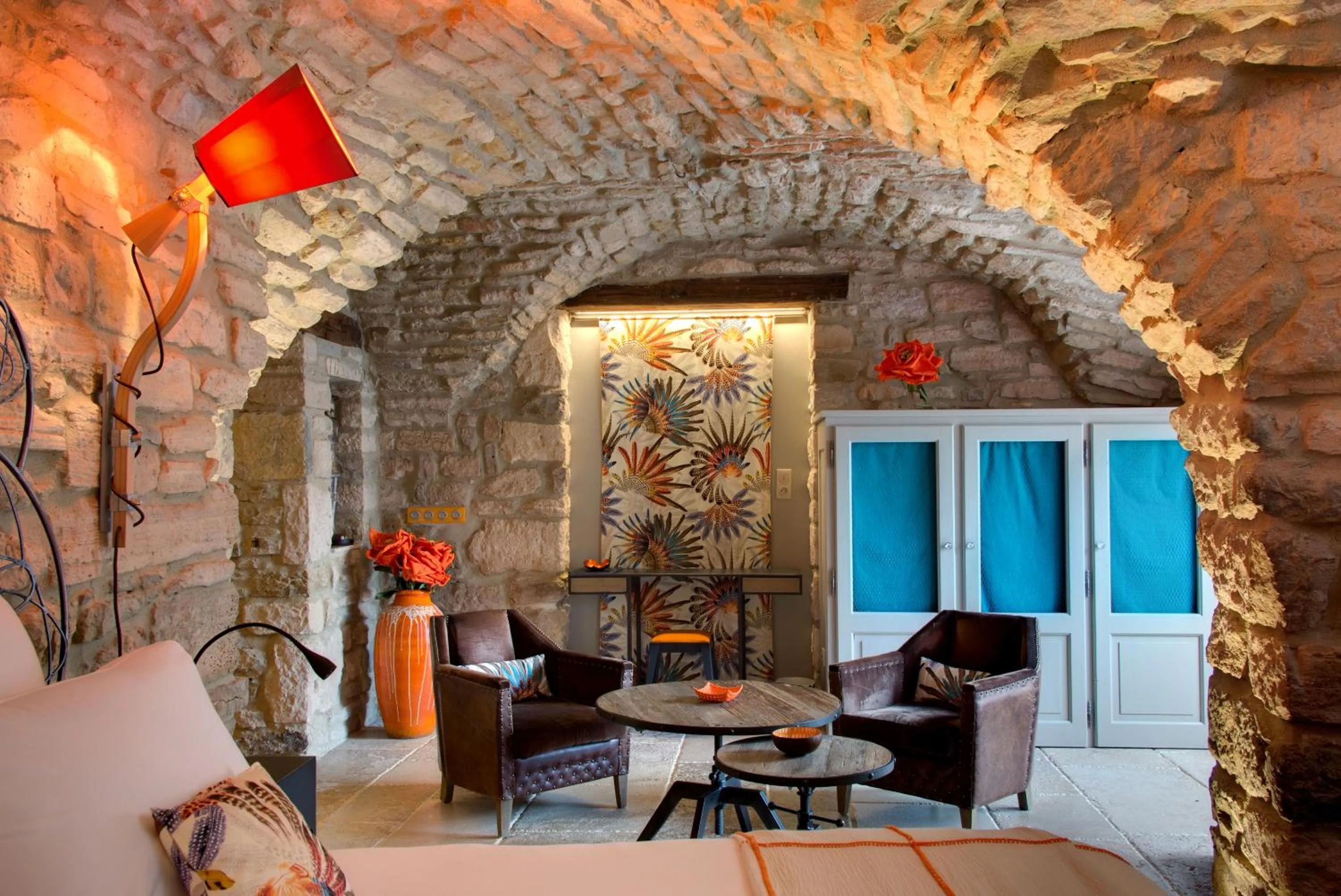 Lounge or bar in La Maison du Passage - Chambres - Suites premium, Spa, Piscine et Restaurant