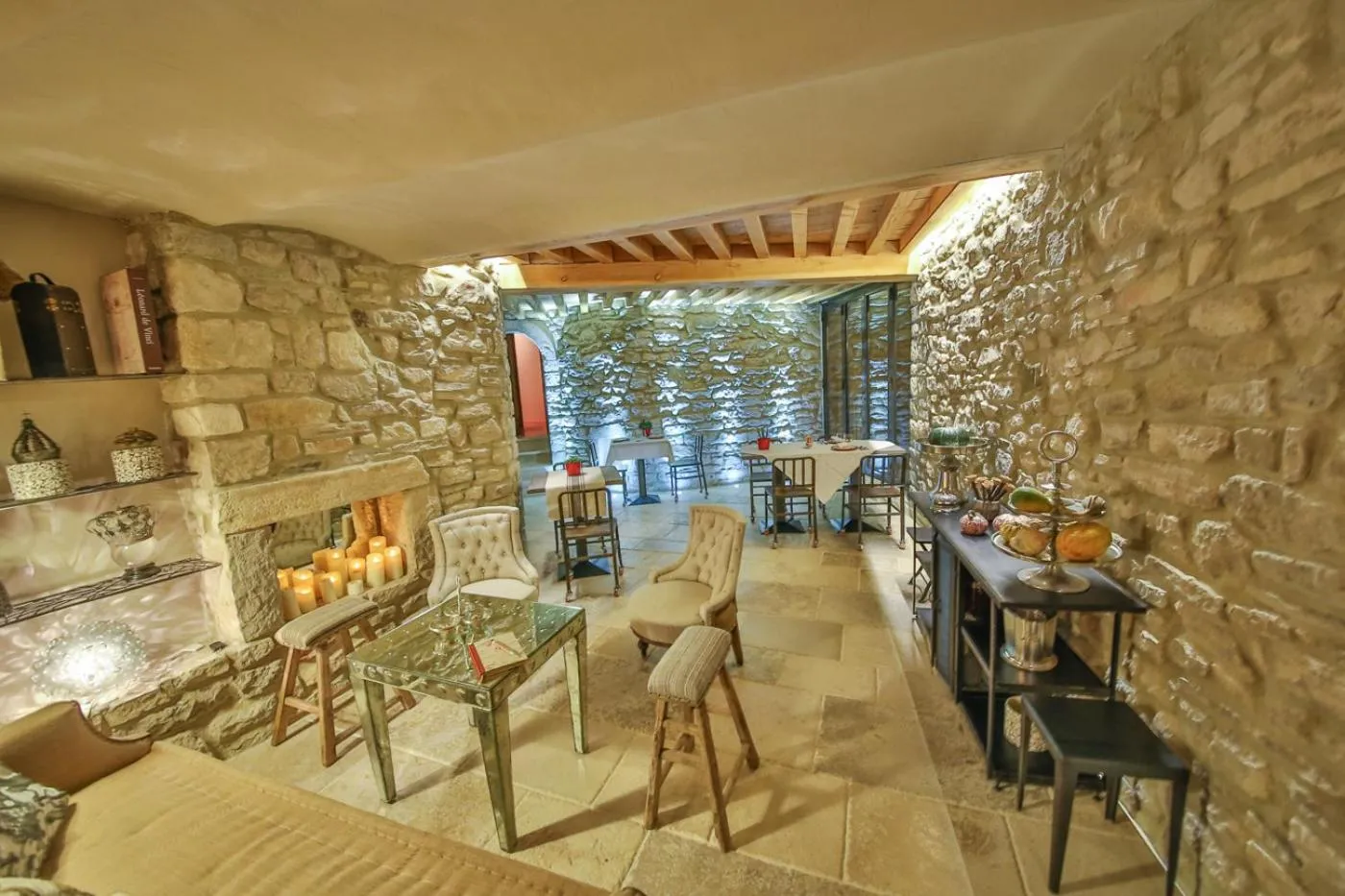 Living room in La Maison du Passage - Chambres - Suites premium, Spa, Piscine et Restaurant