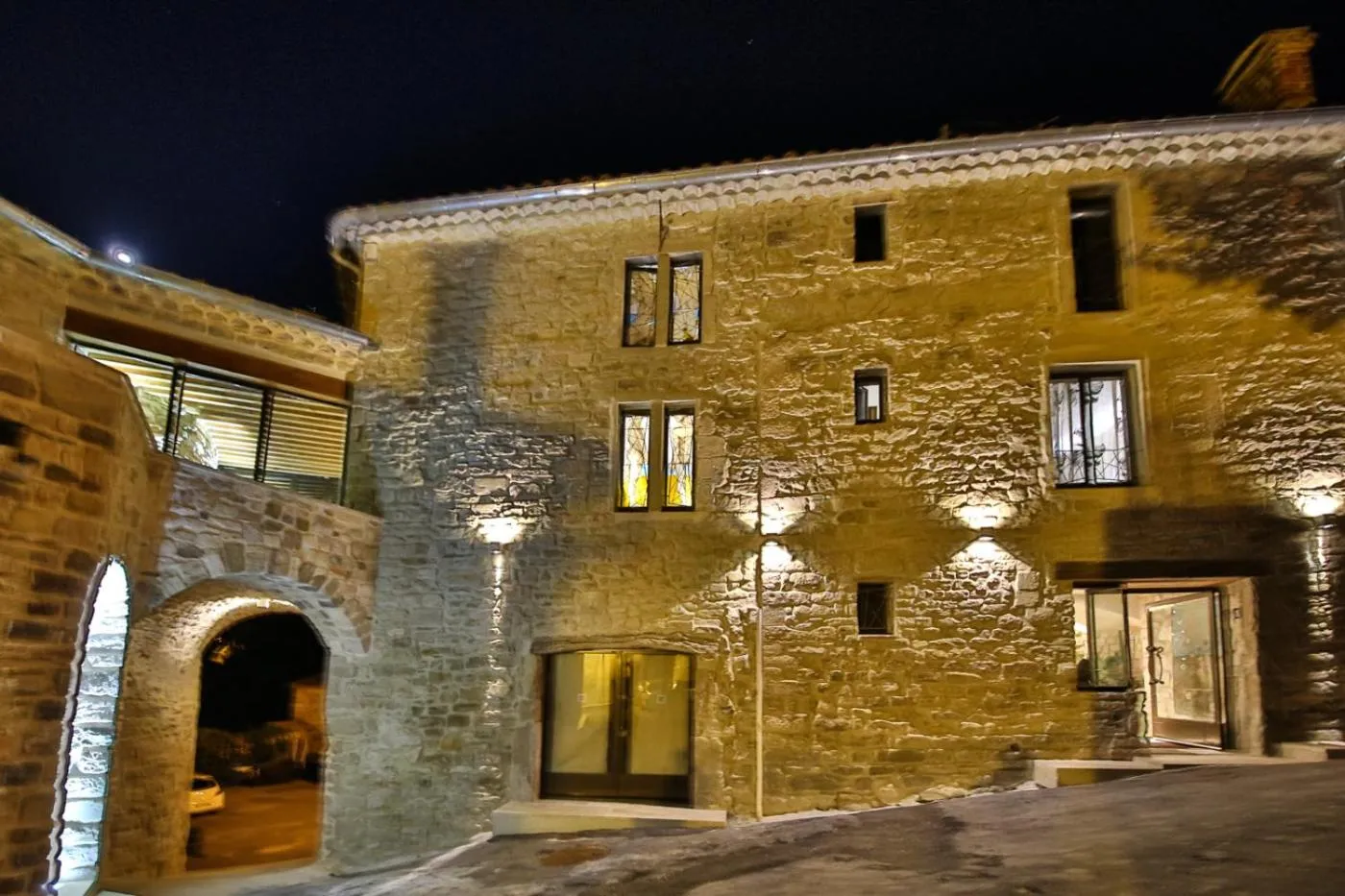 Facade/entrance in La Maison du Passage - Chambres - Suites premium, Spa, Piscine et Restaurant