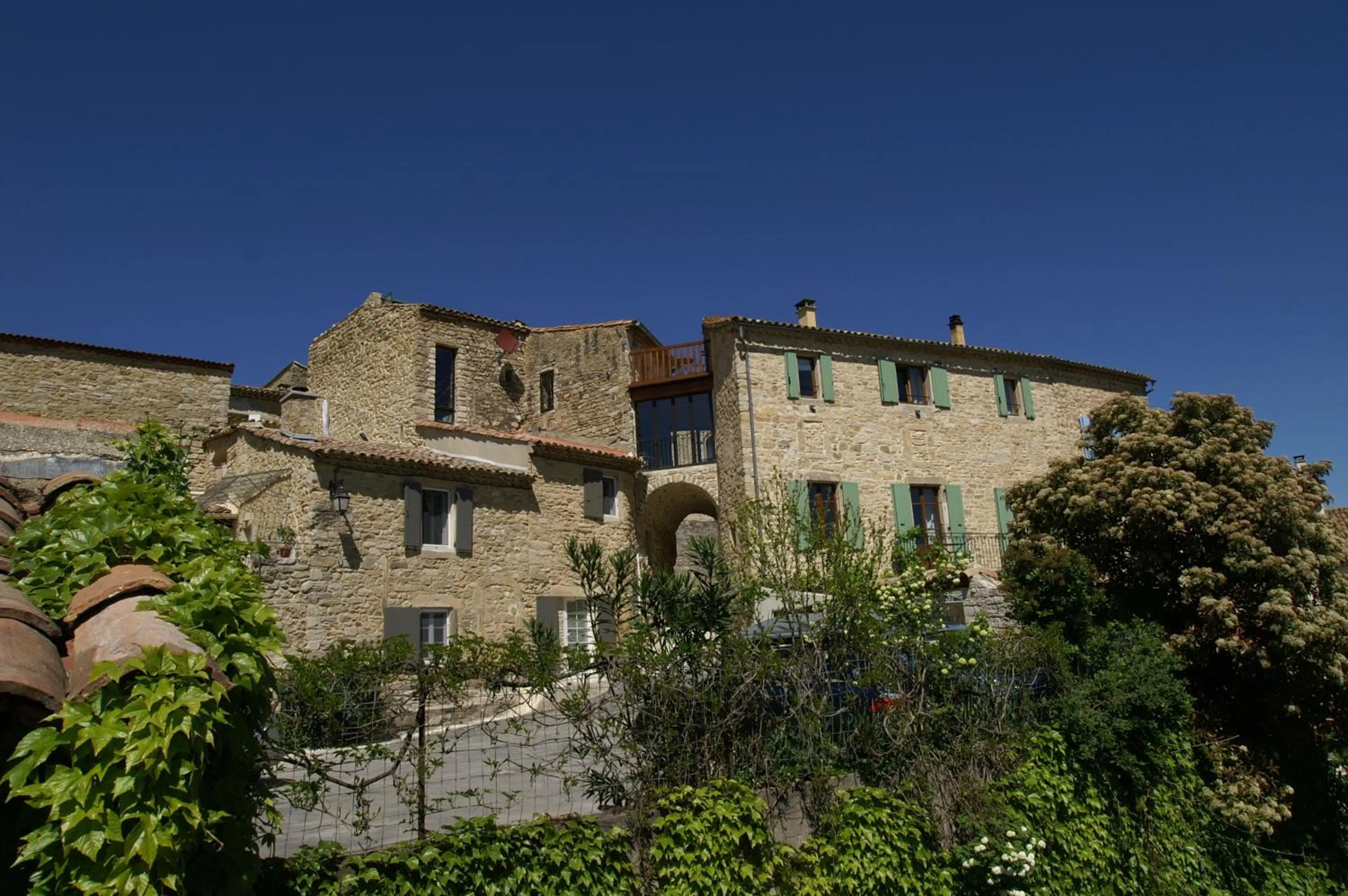Facade/entrance in La Maison du Passage - Chambres - Suites premium, Spa, Piscine et Restaurant