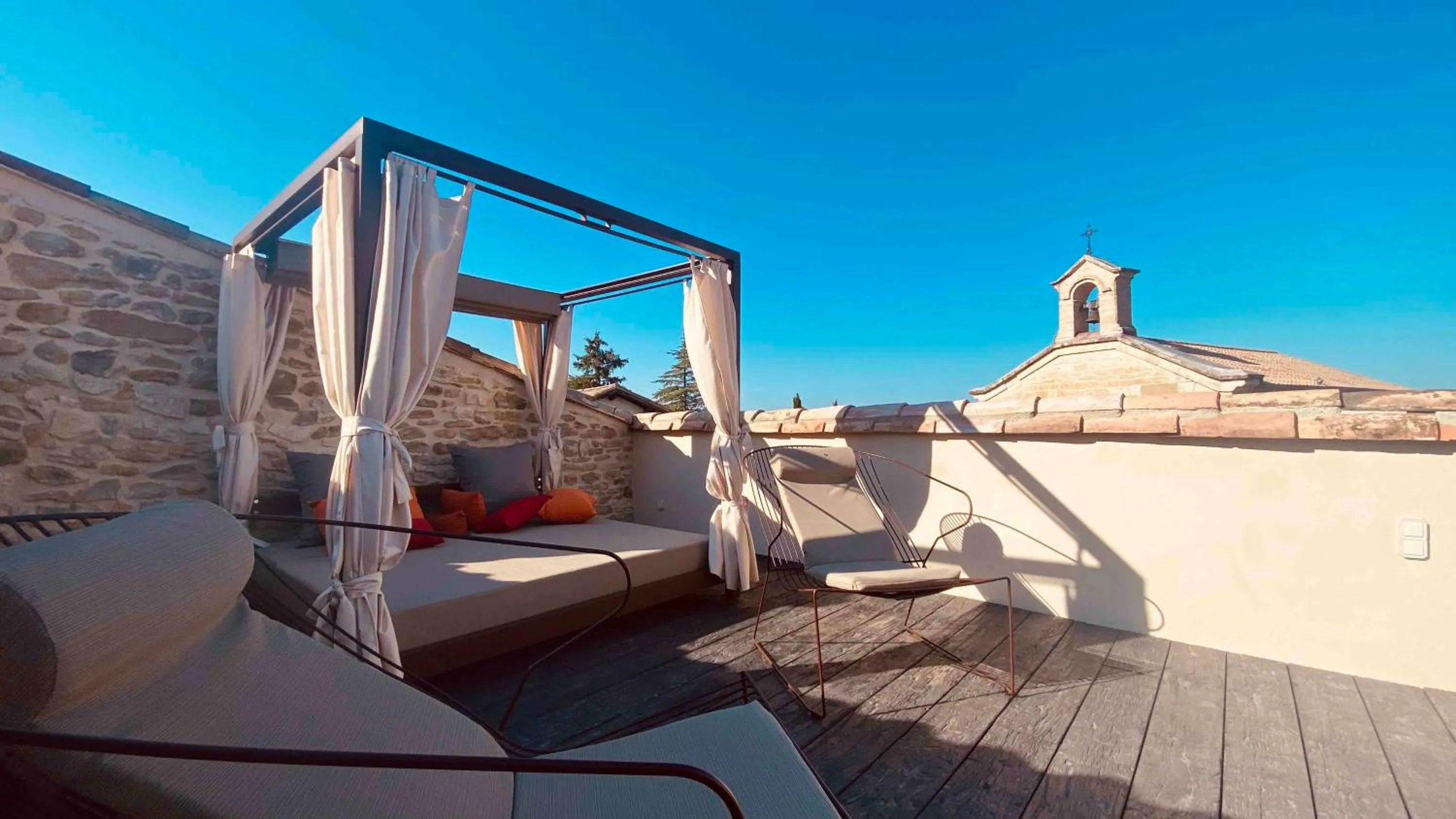 Patio in La Maison du Passage - Chambres - Suites premium, Spa, Piscine et Restaurant