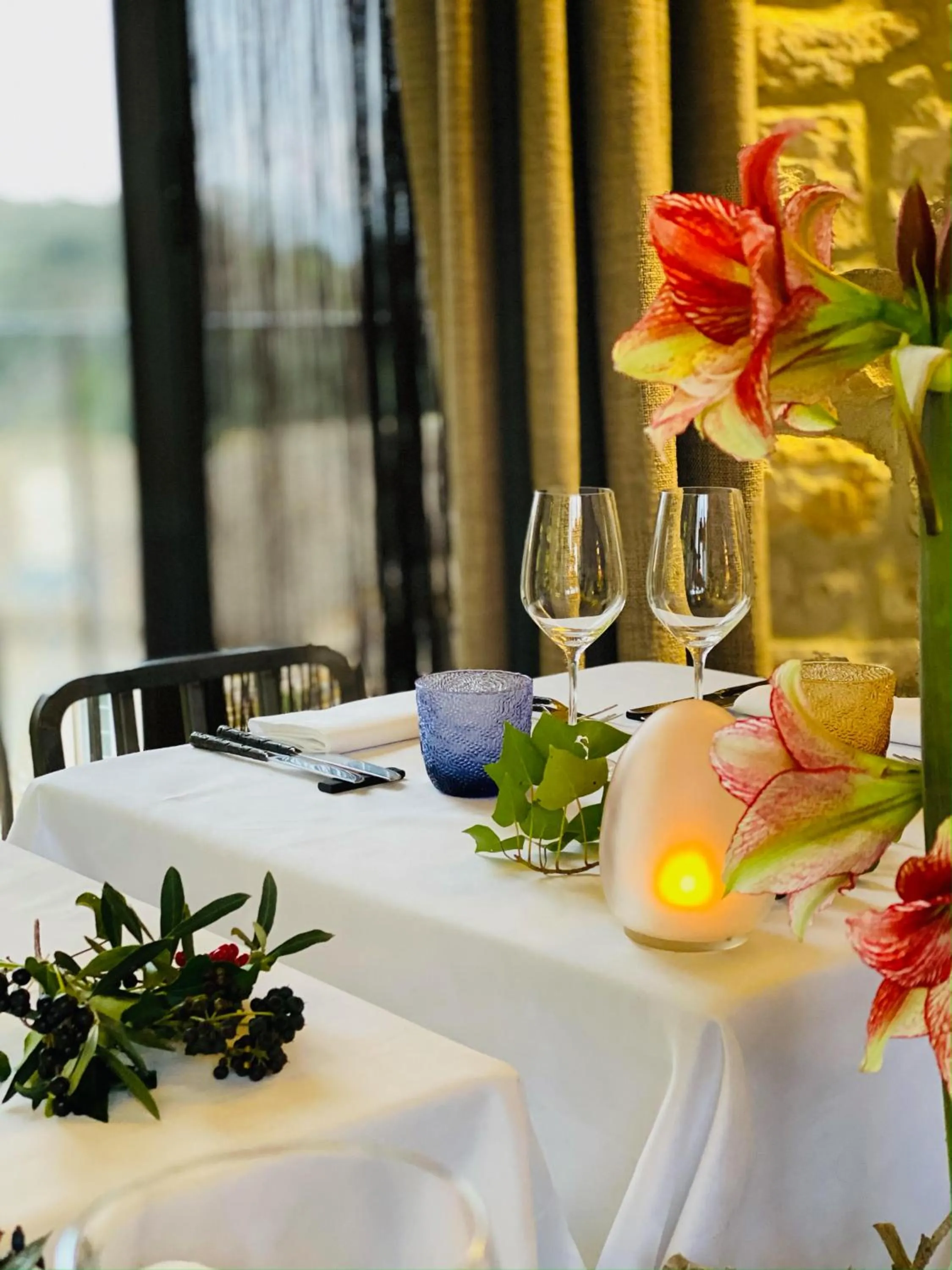 Restaurant/places to eat in La Maison du Passage - Chambres - Suites premium, Spa, Piscine et Restaurant