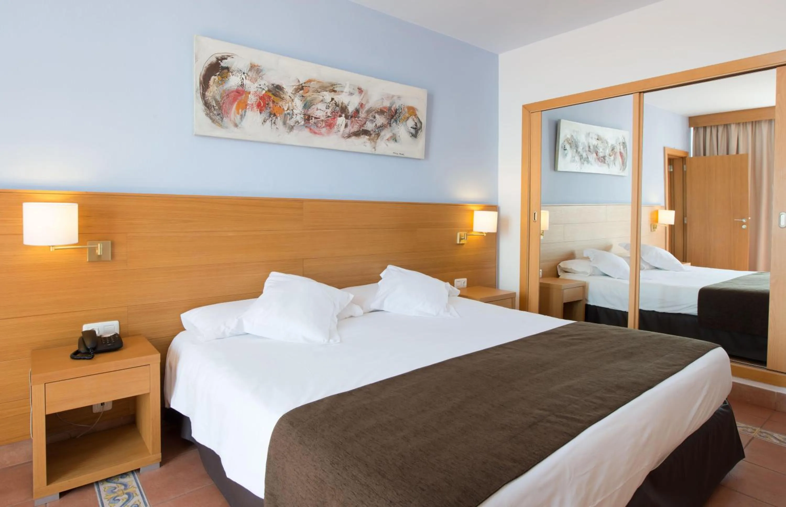 Photo of the whole room, Bed in Esencia de Fuerteventura by Princess