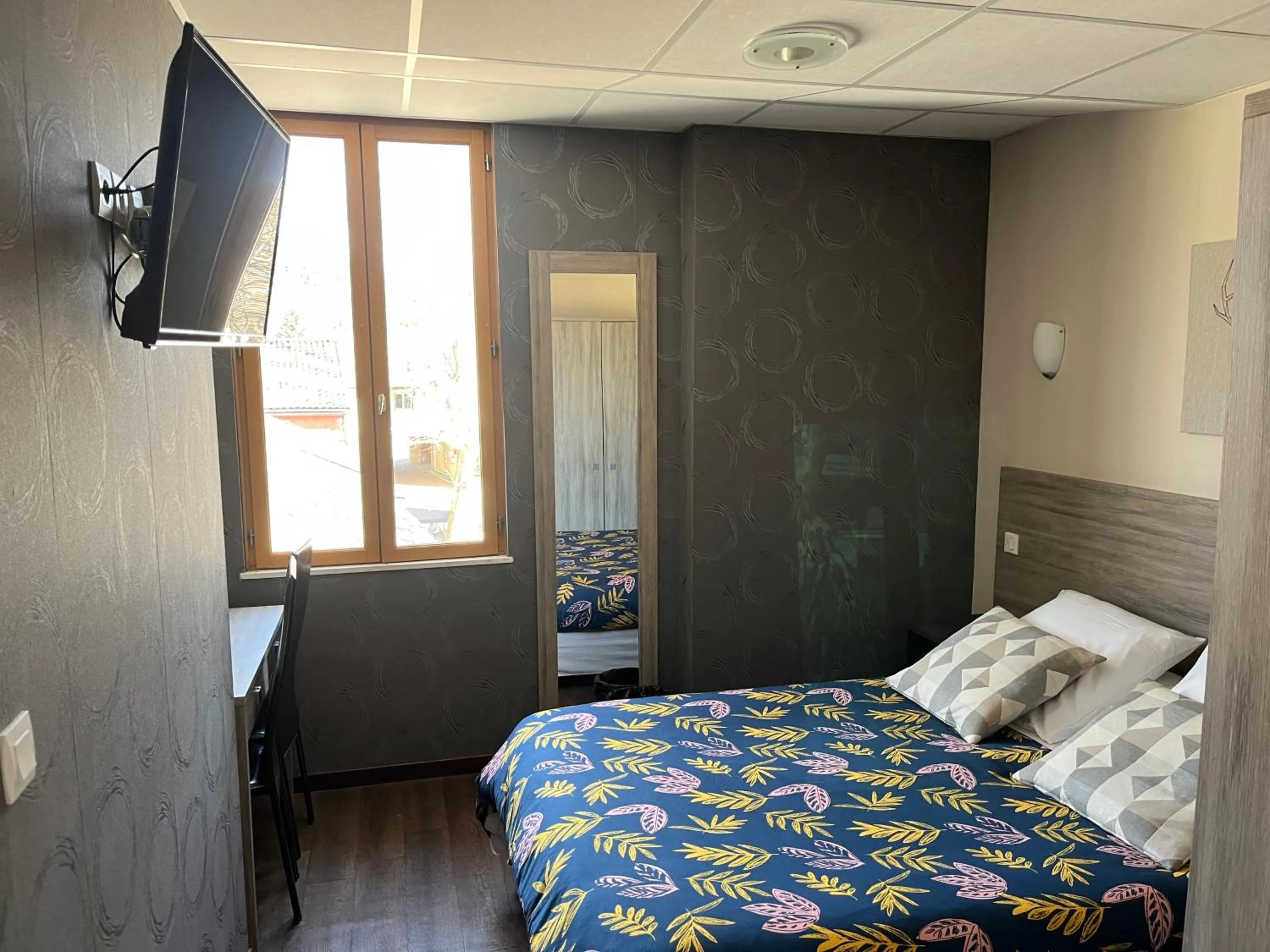 Bed in HOTEL LES MARRONNIERS