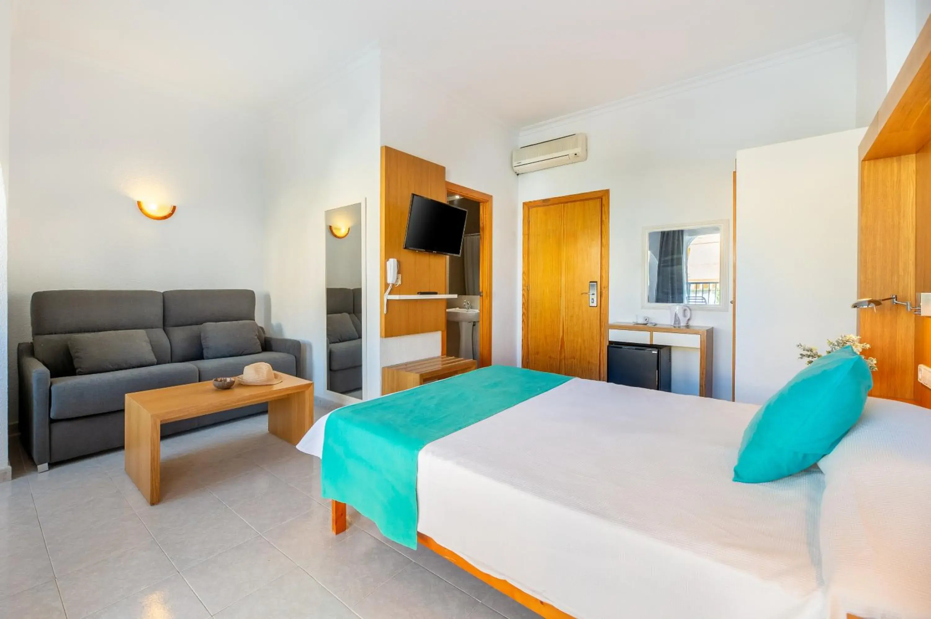 Single Room - single occupancy in Hotel Apartamentos Vibra San Marino Single Room - single occupancy in Hotel Apartamentos Vibra San Marino