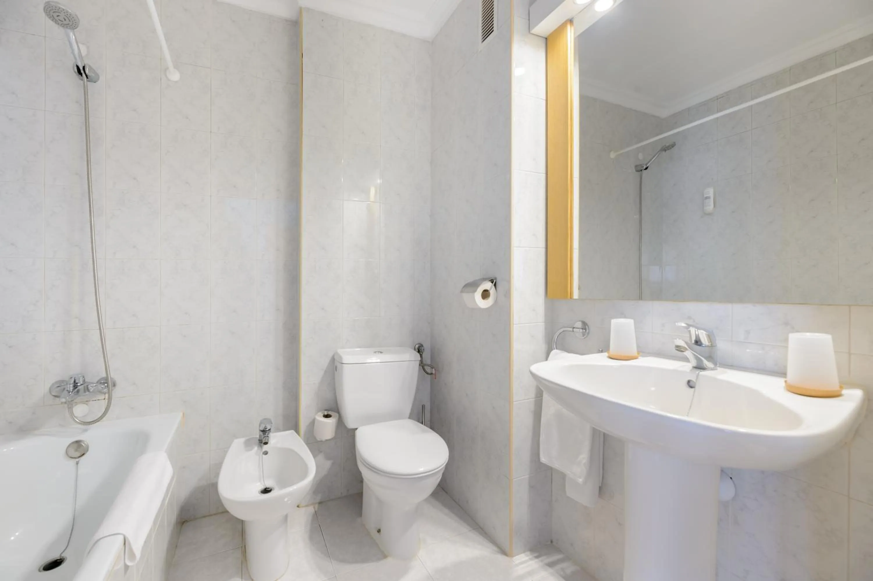 Bathroom in Hotel Apartamentos Vibra San Marino