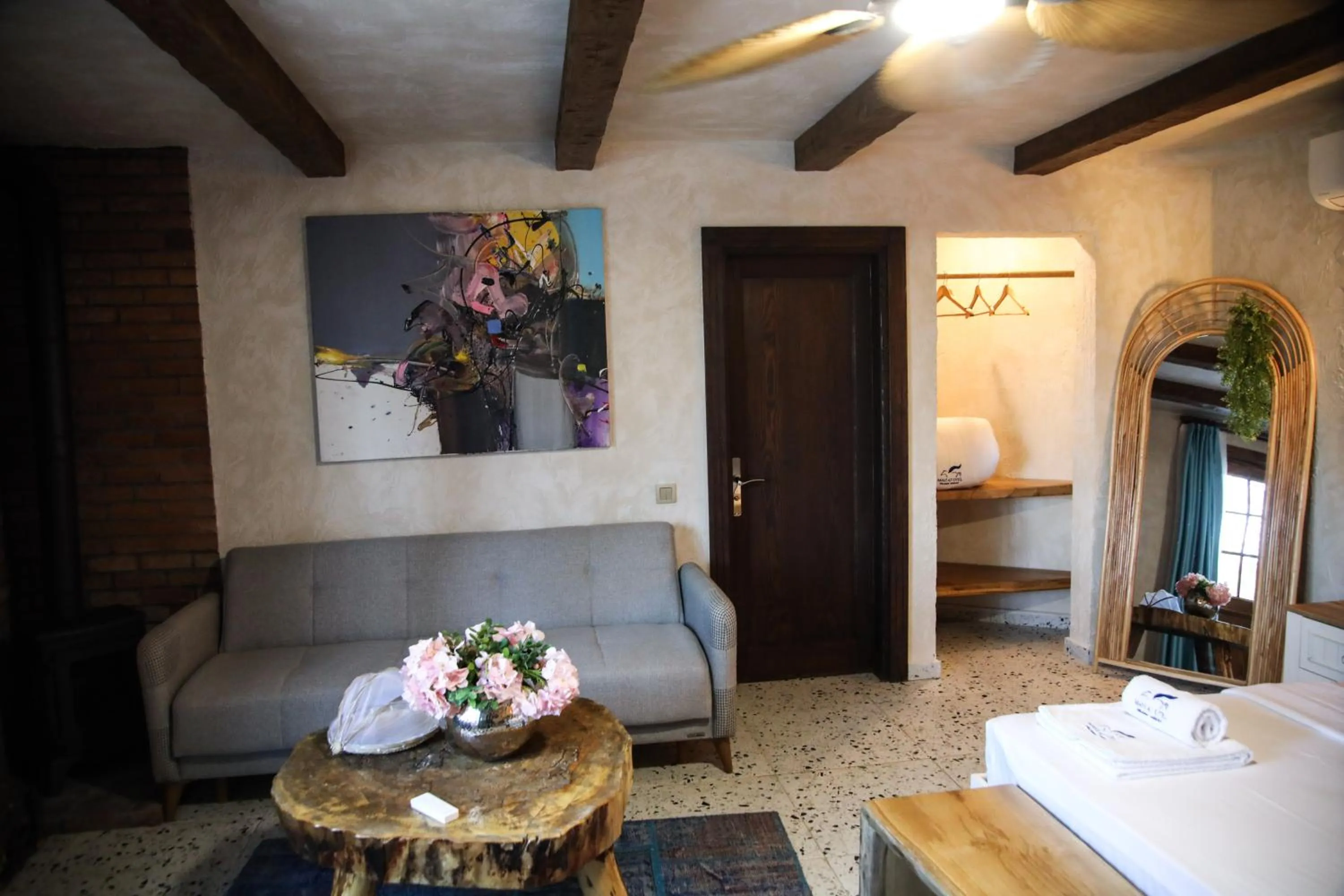 Living room, Bed in MAVİ AT HOTEL Blue Horse