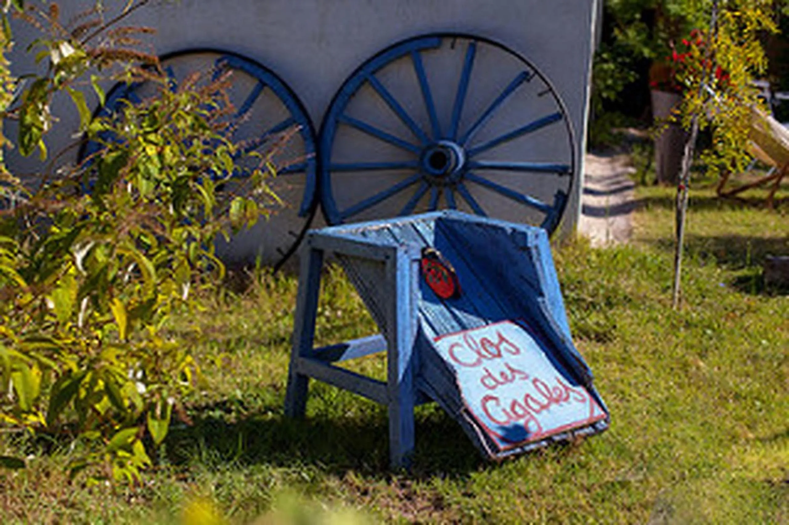 Garden in B&B Le Clos des Cigales