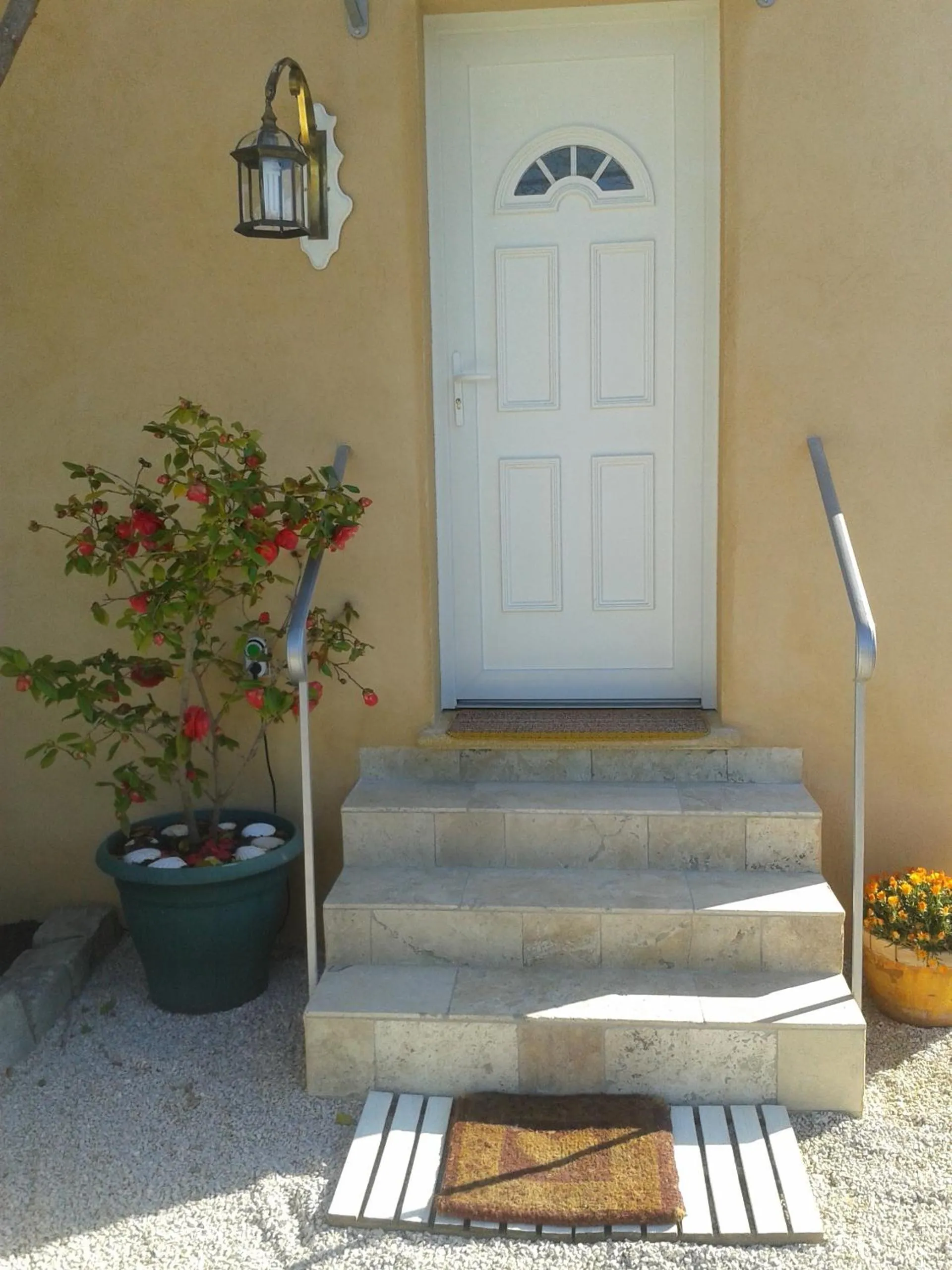 Facade/entrance in B&B Le Clos des Cigales