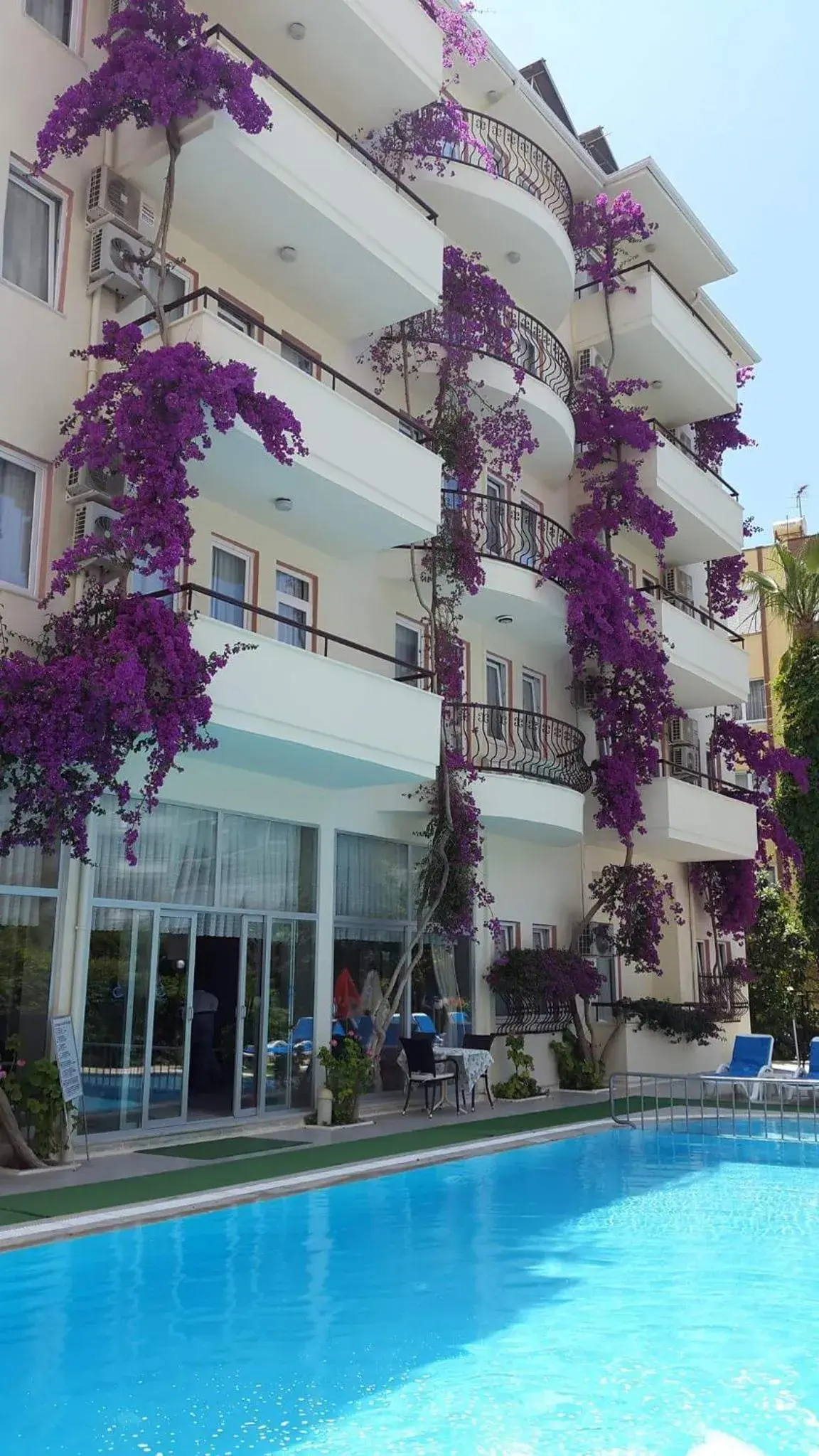 Swimming Pool in The S Aparts & Suites Hotel