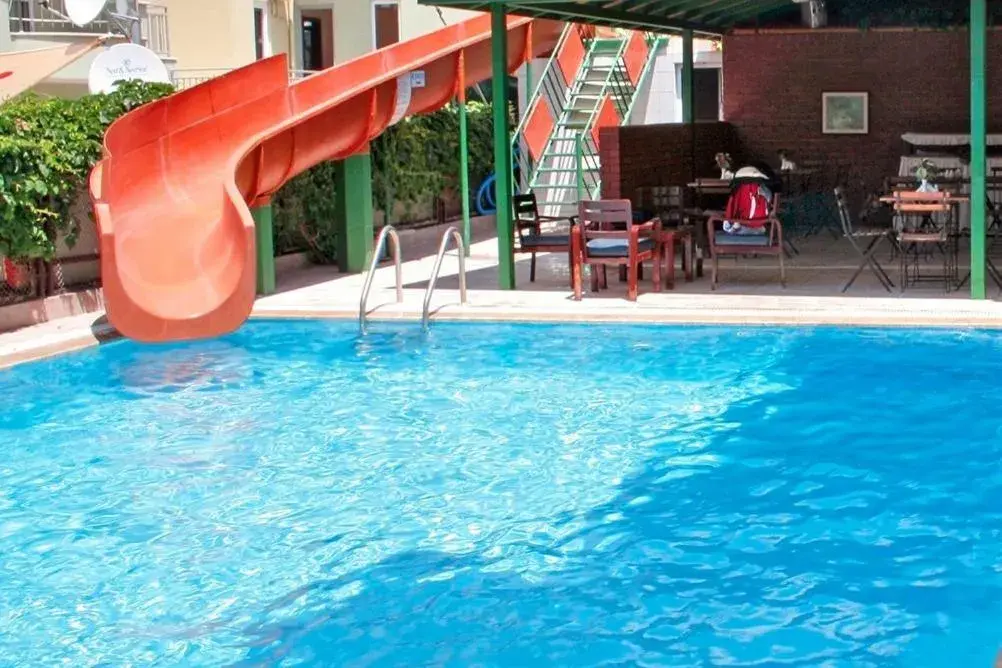 Swimming Pool in The S Aparts & Suites Hotel