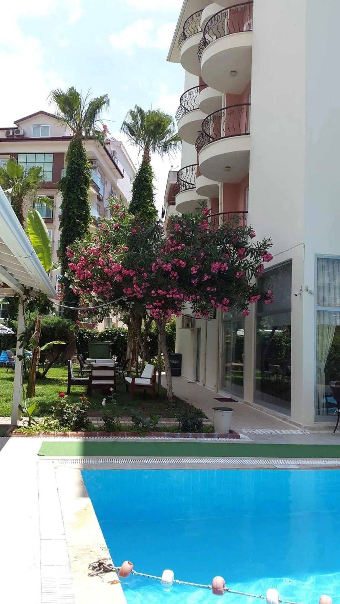 THE S APART & SUITES hOTEL