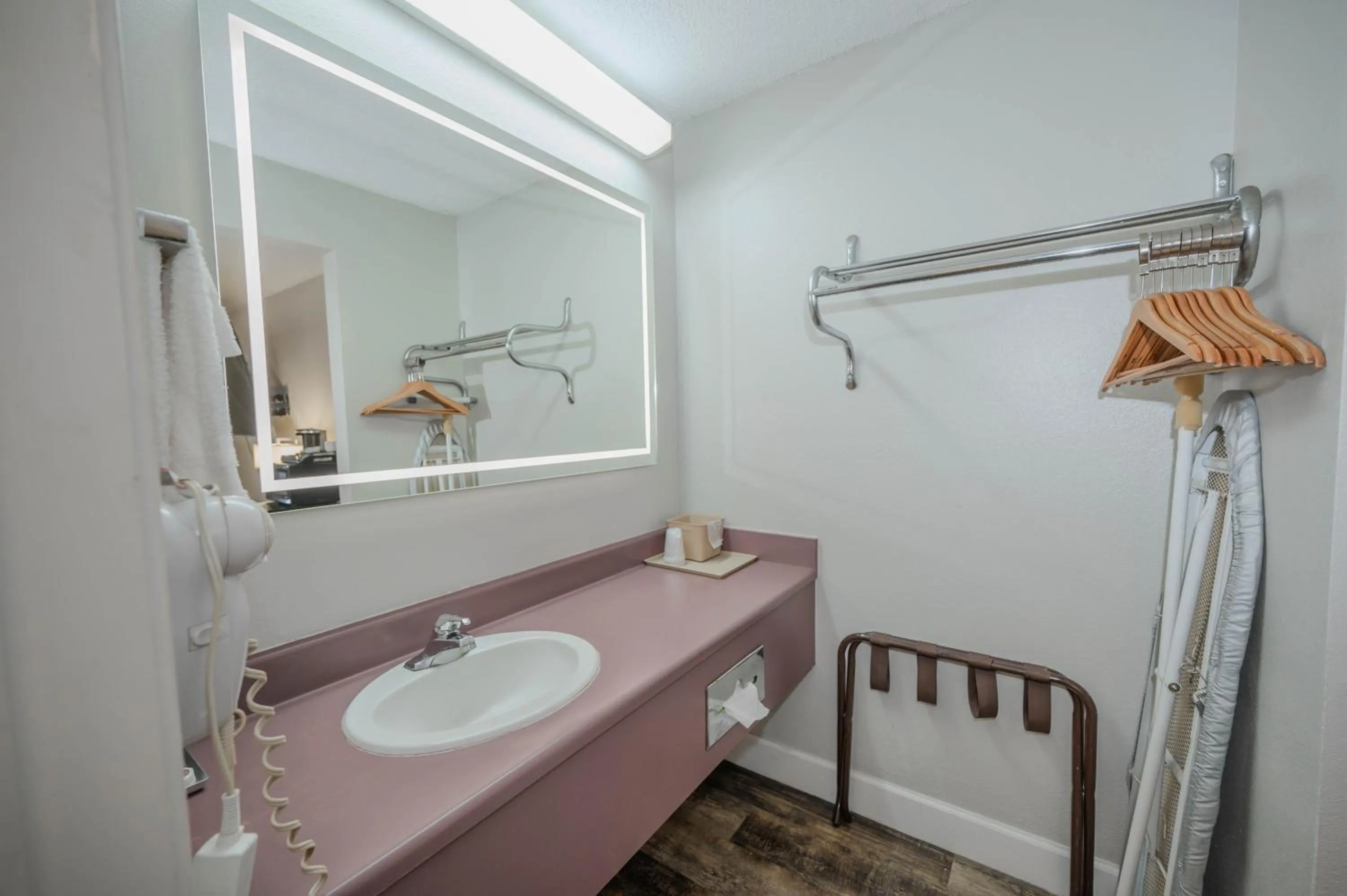 Bathroom in RIVER OAK INN