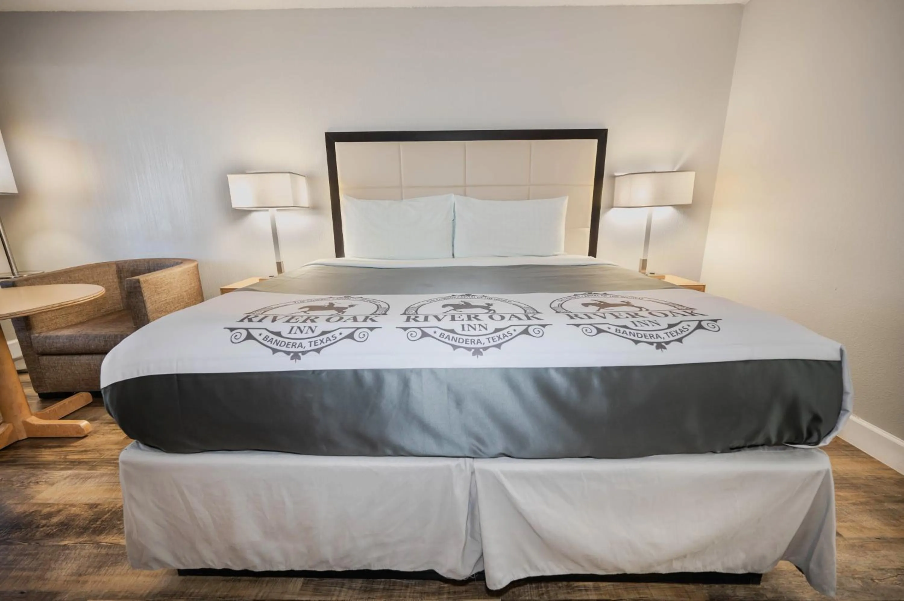 Bed in RIVER OAK INN