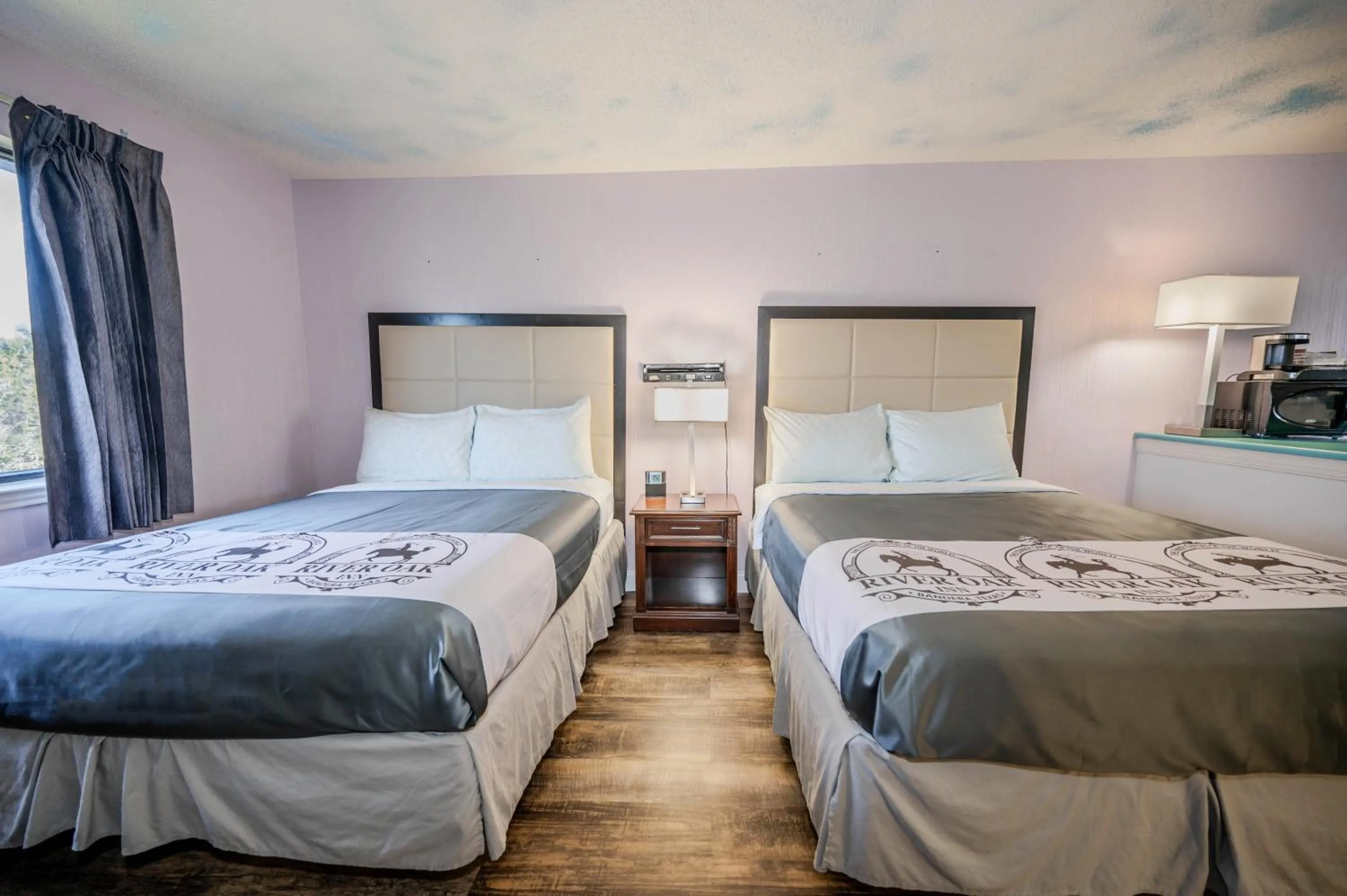 Bed in RIVER OAK INN