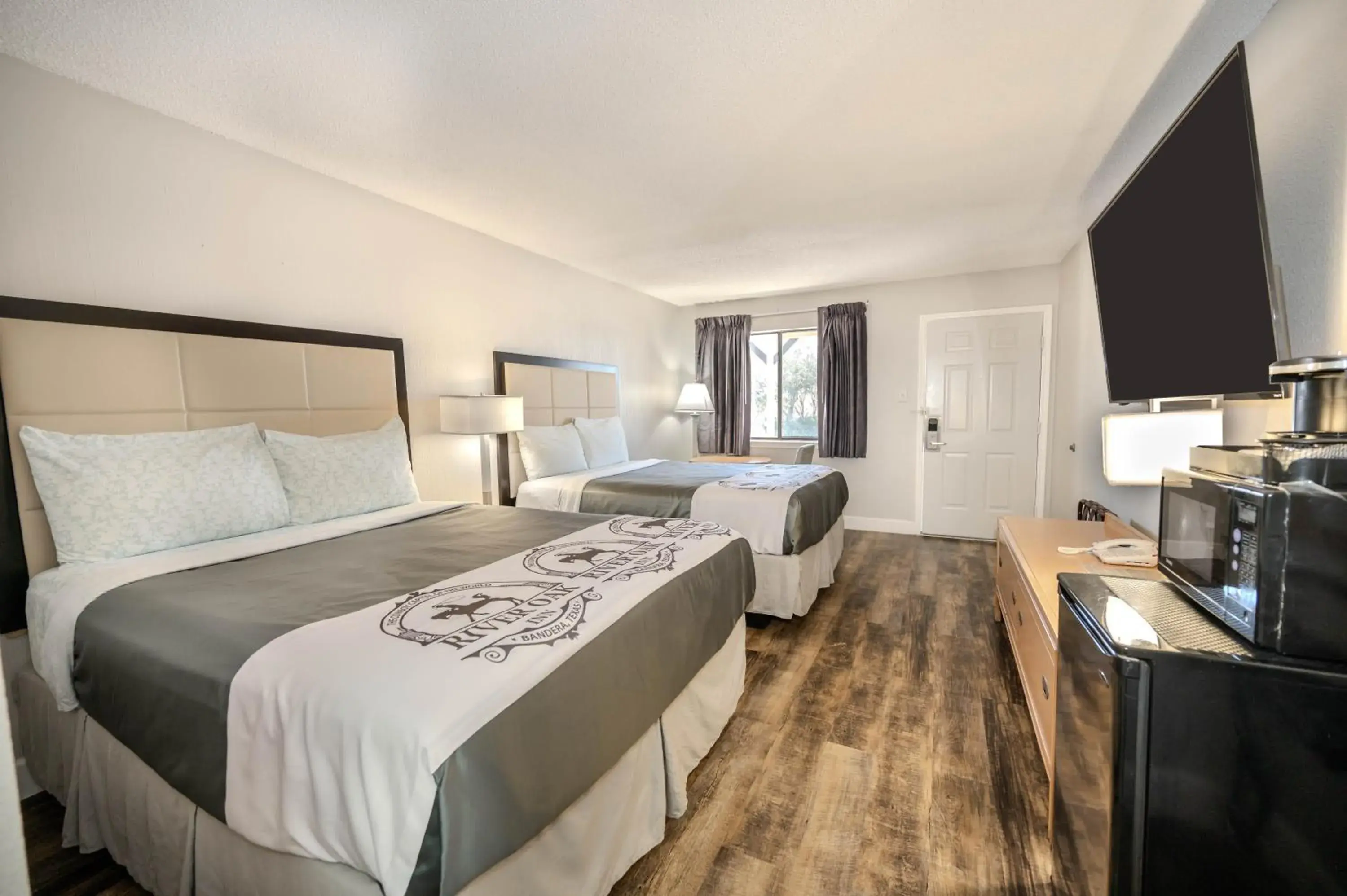 Photo of the whole room, Bed in RIVER OAK INN Photo of the whole room, Bed in RIVER OAK INN