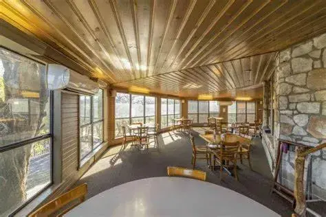 Restaurant/places to eat in RIVER OAK INN Restaurant/places to eat in RIVER OAK INN