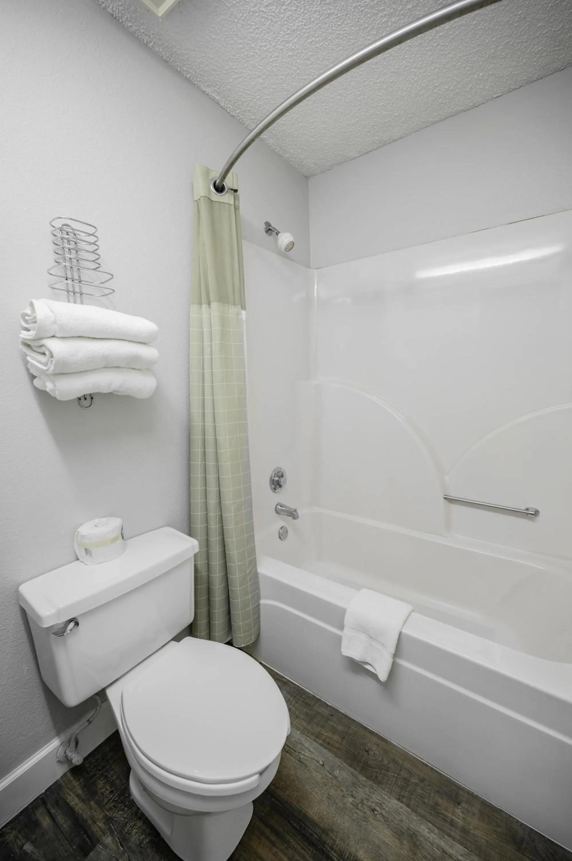 Bathroom in RIVER OAK INN