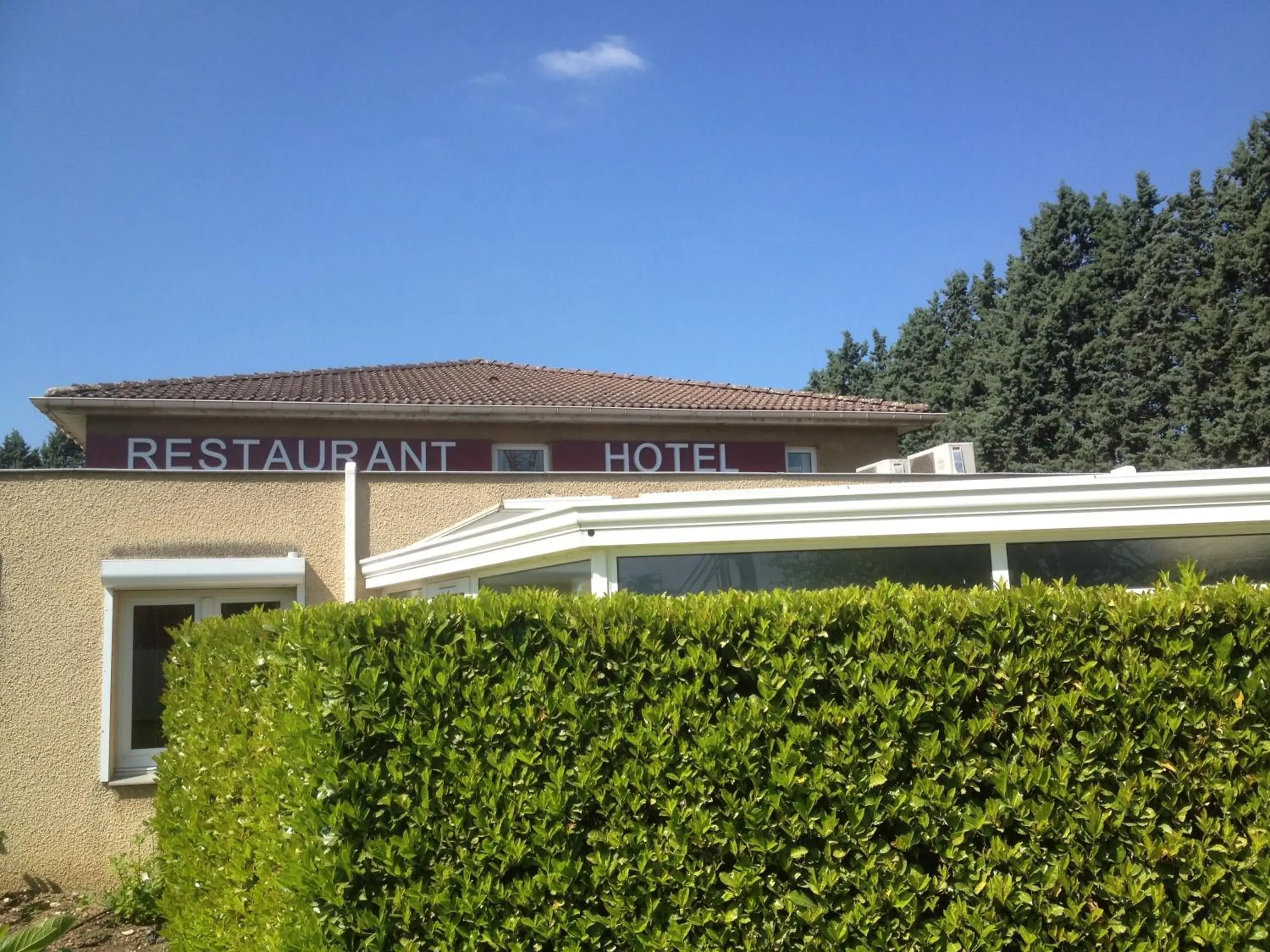 Property building in Hotel du Moulin à Vent - Gerland Property building in Hotel du Moulin à Vent - Gerland