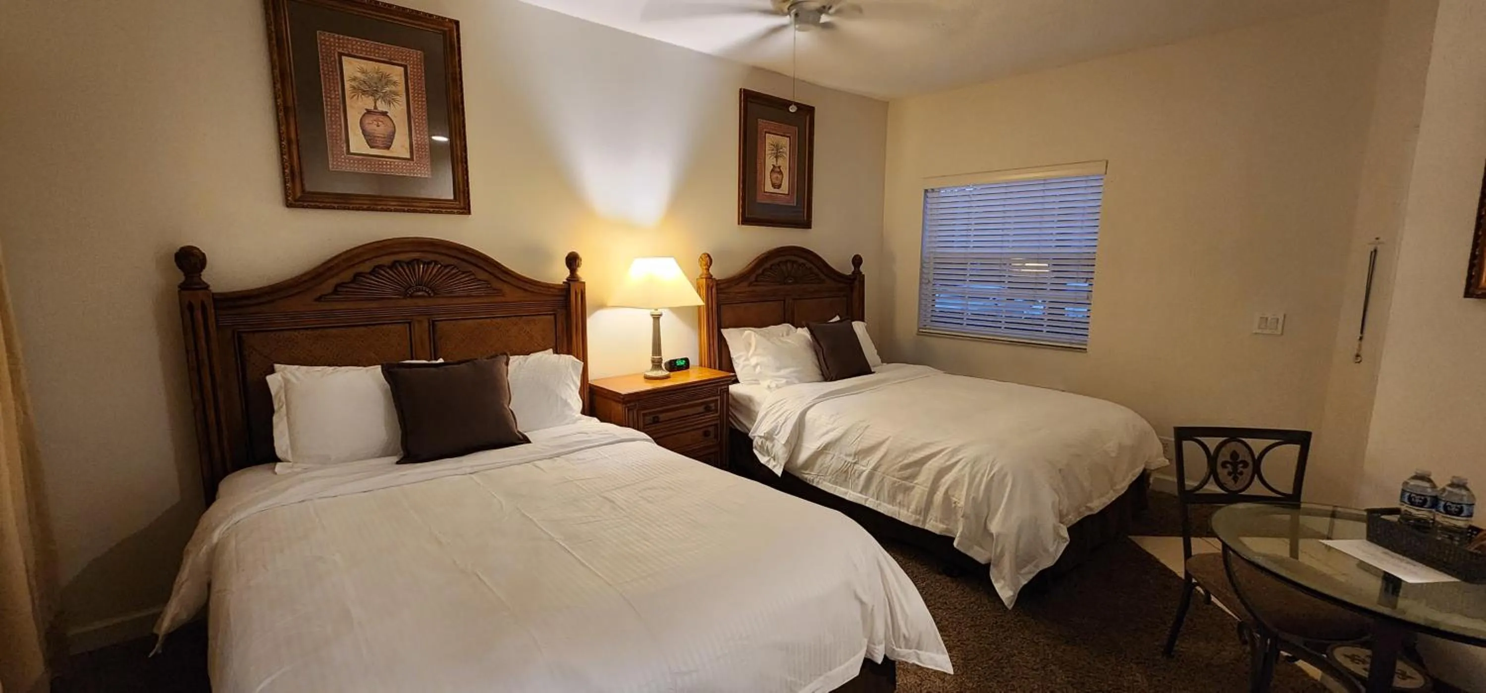 Photo of the whole room, Bed in Right Direction Rentals