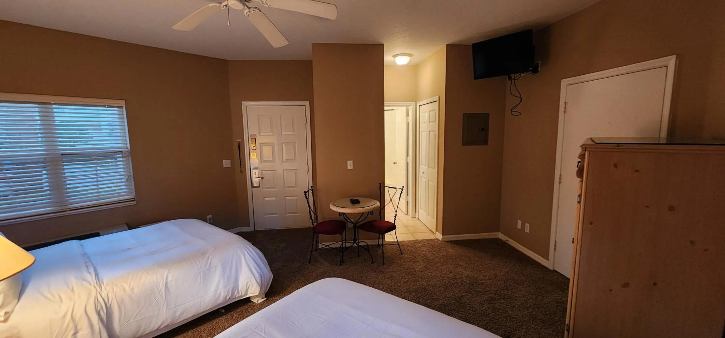 Photo of the whole room, Bed in Right Direction Rentals