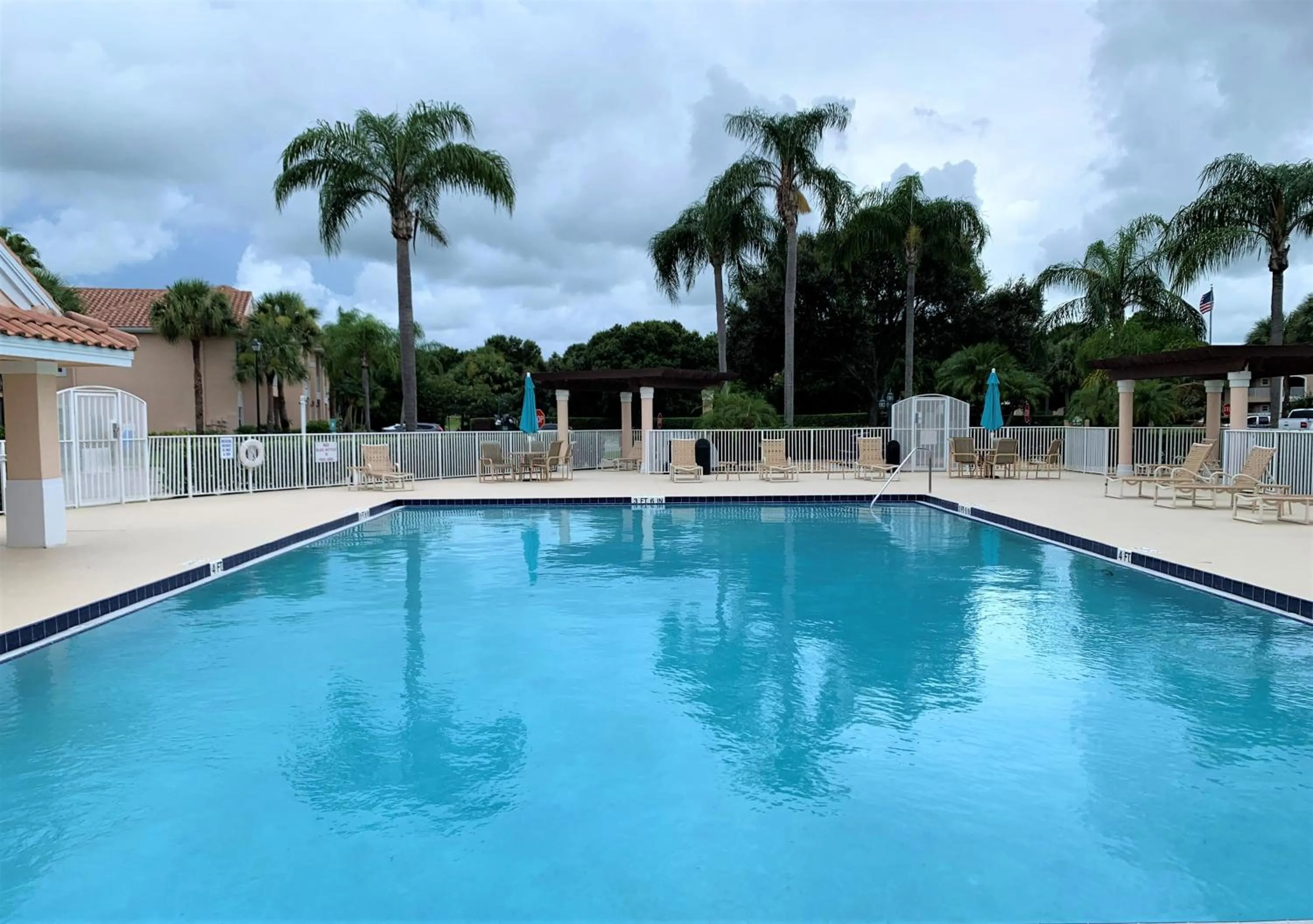 Swimming pool in Right Direction Rentals