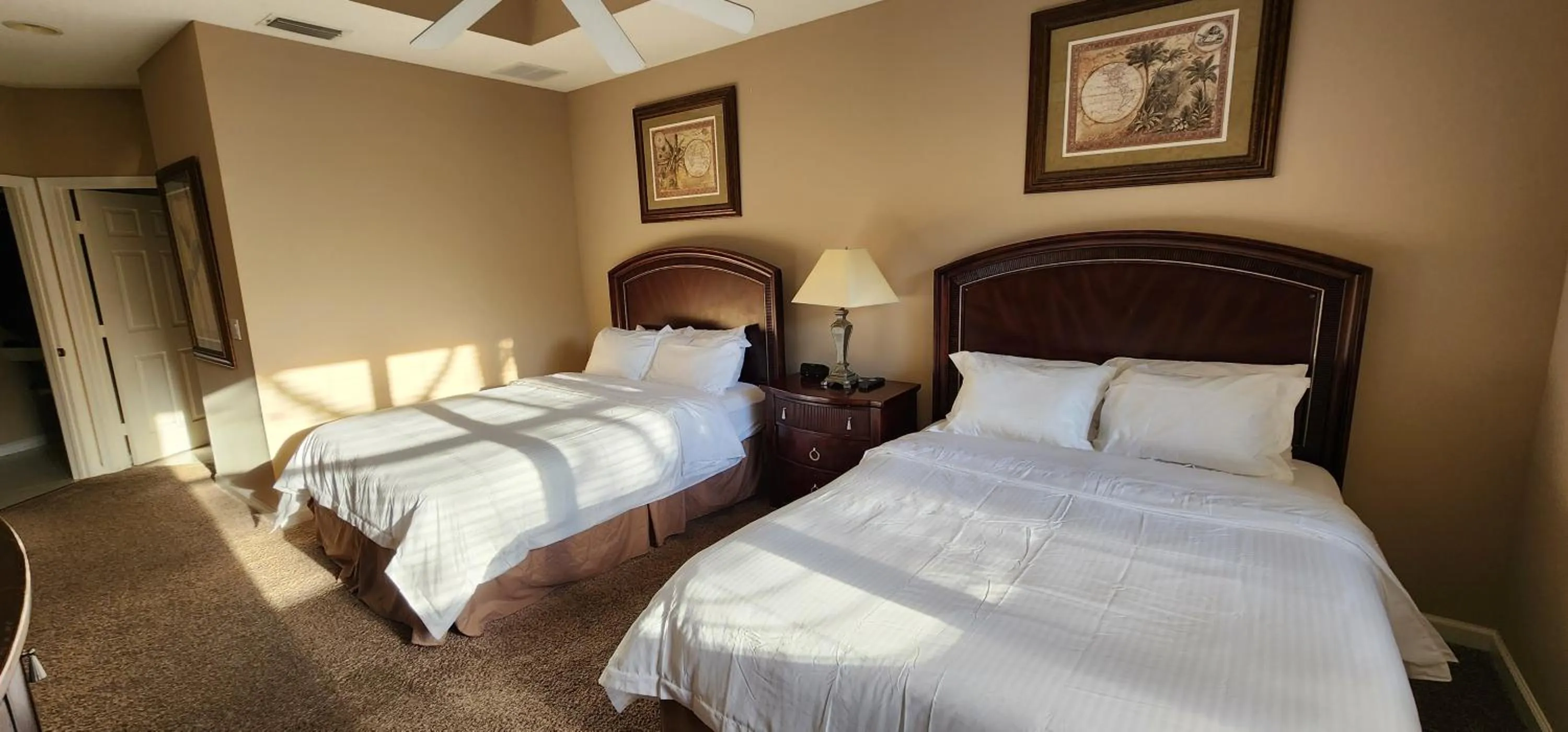 Photo of the whole room, Bed in Right Direction Rentals